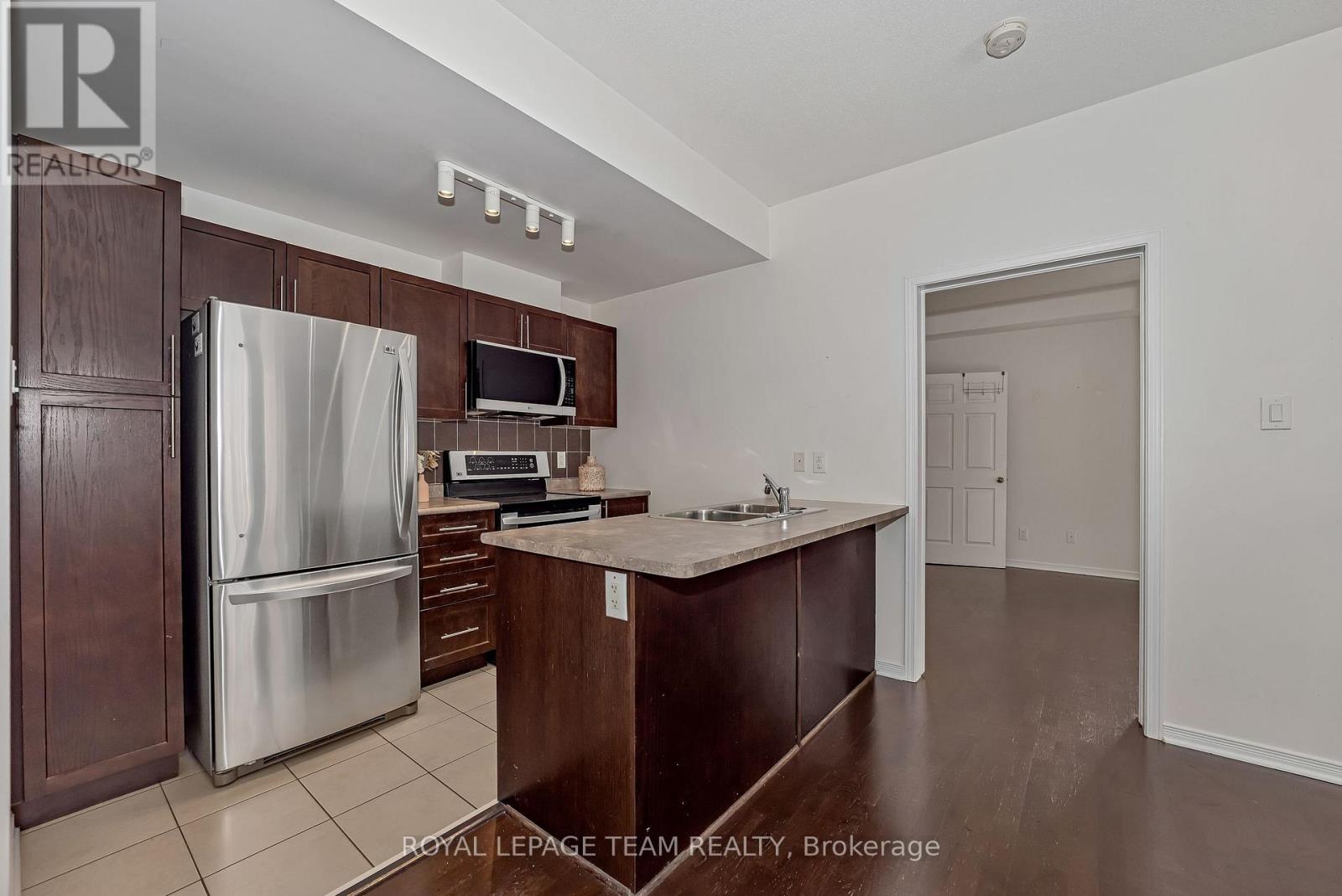 B - 250 Meilleur Private, Ottawa, Ontario  K1L 0A3 - Photo 11 - X12416181