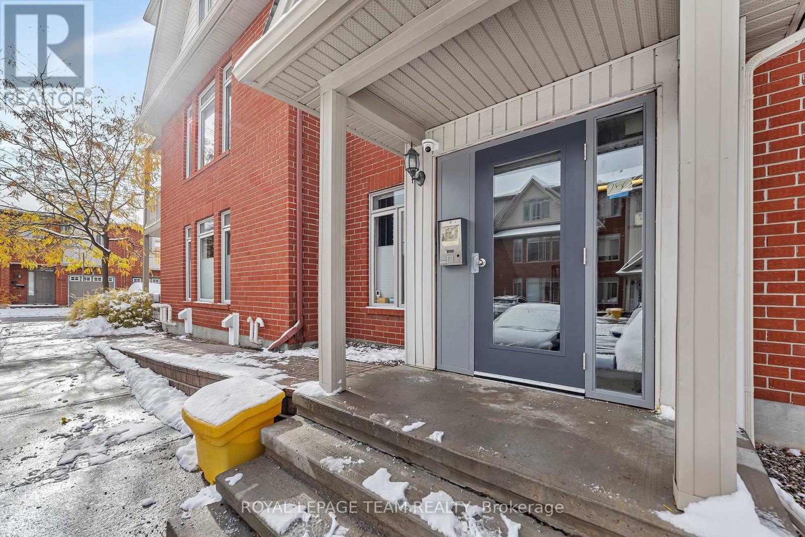 B - 250 Meilleur Private, Ottawa, Ontario  K1L 0A3 - Photo 2 - X12416181