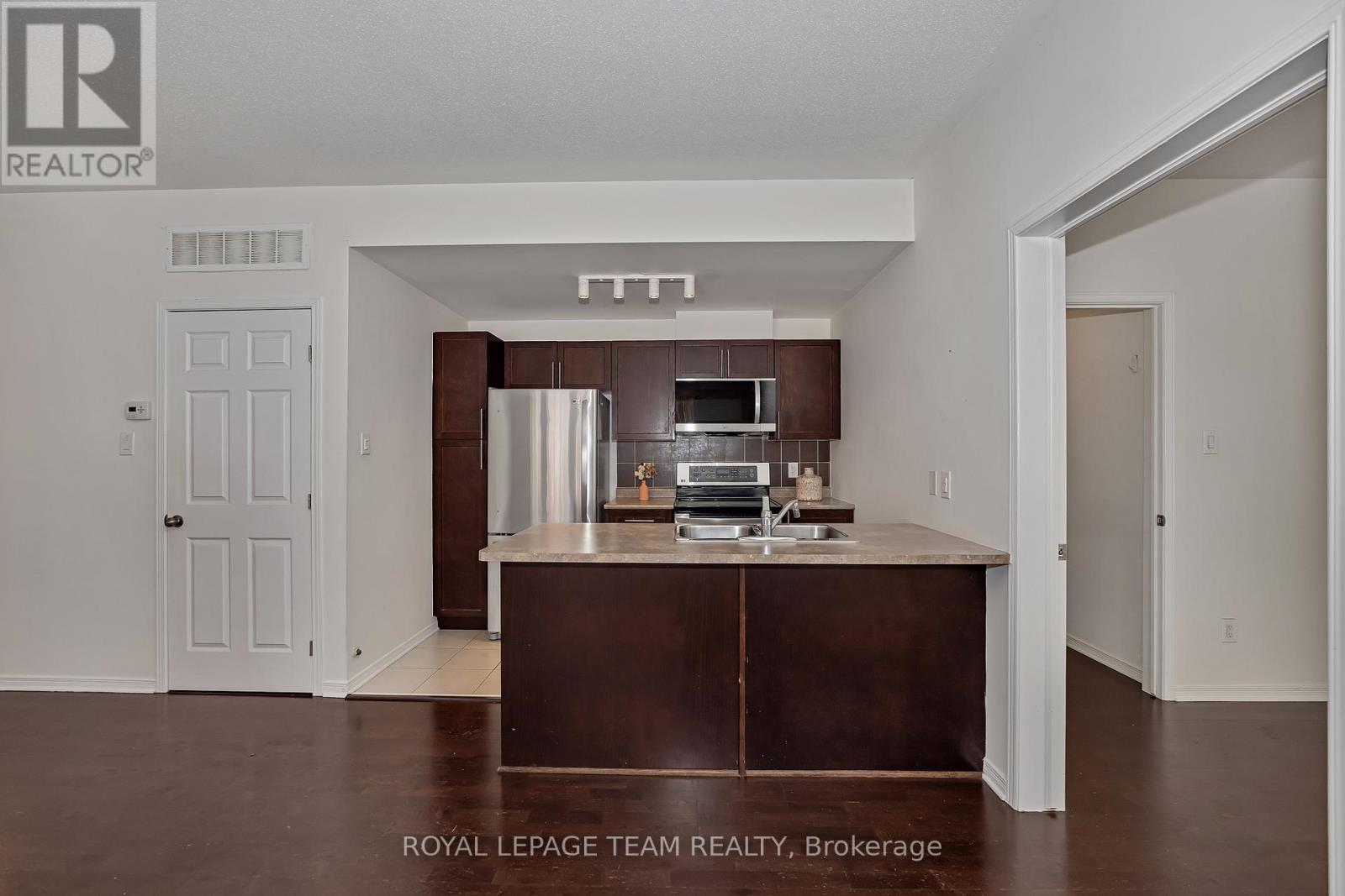 B - 250 Meilleur Private, Ottawa, Ontario  K1L 0A3 - Photo 12 - X12416181