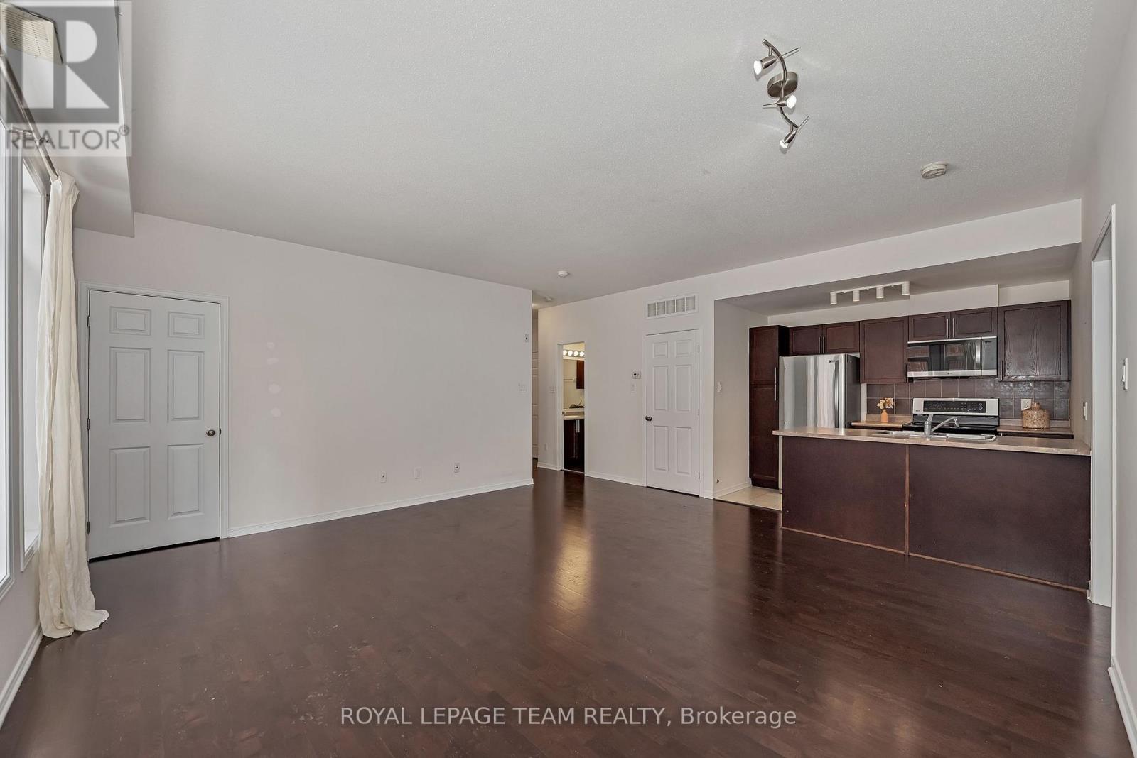 B - 250 Meilleur Private, Ottawa, Ontario  K1L 0A3 - Photo 4 - X12416181