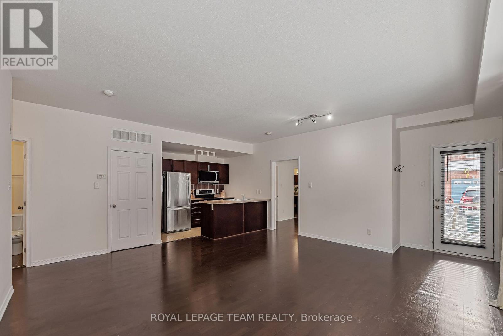 B - 250 Meilleur Private, Ottawa, Ontario  K1L 0A3 - Photo 7 - X12416181