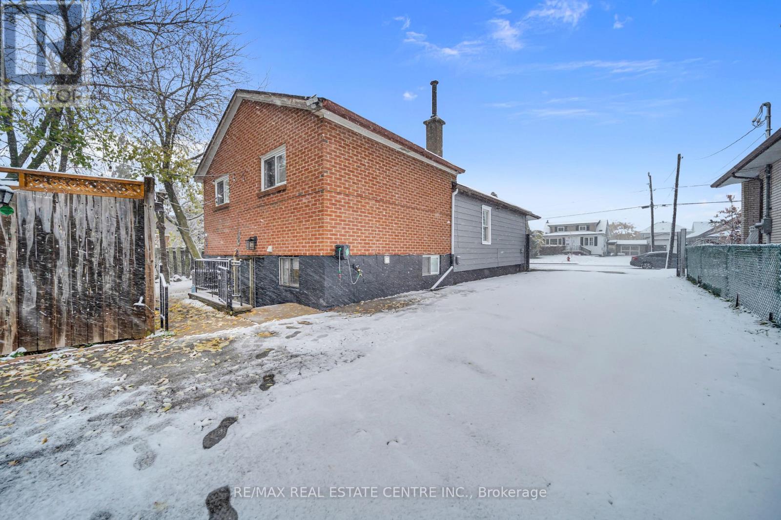 191 Margaret Avenue, Hamilton, Ontario  L8E 2H6 - Photo 2 - X12538910