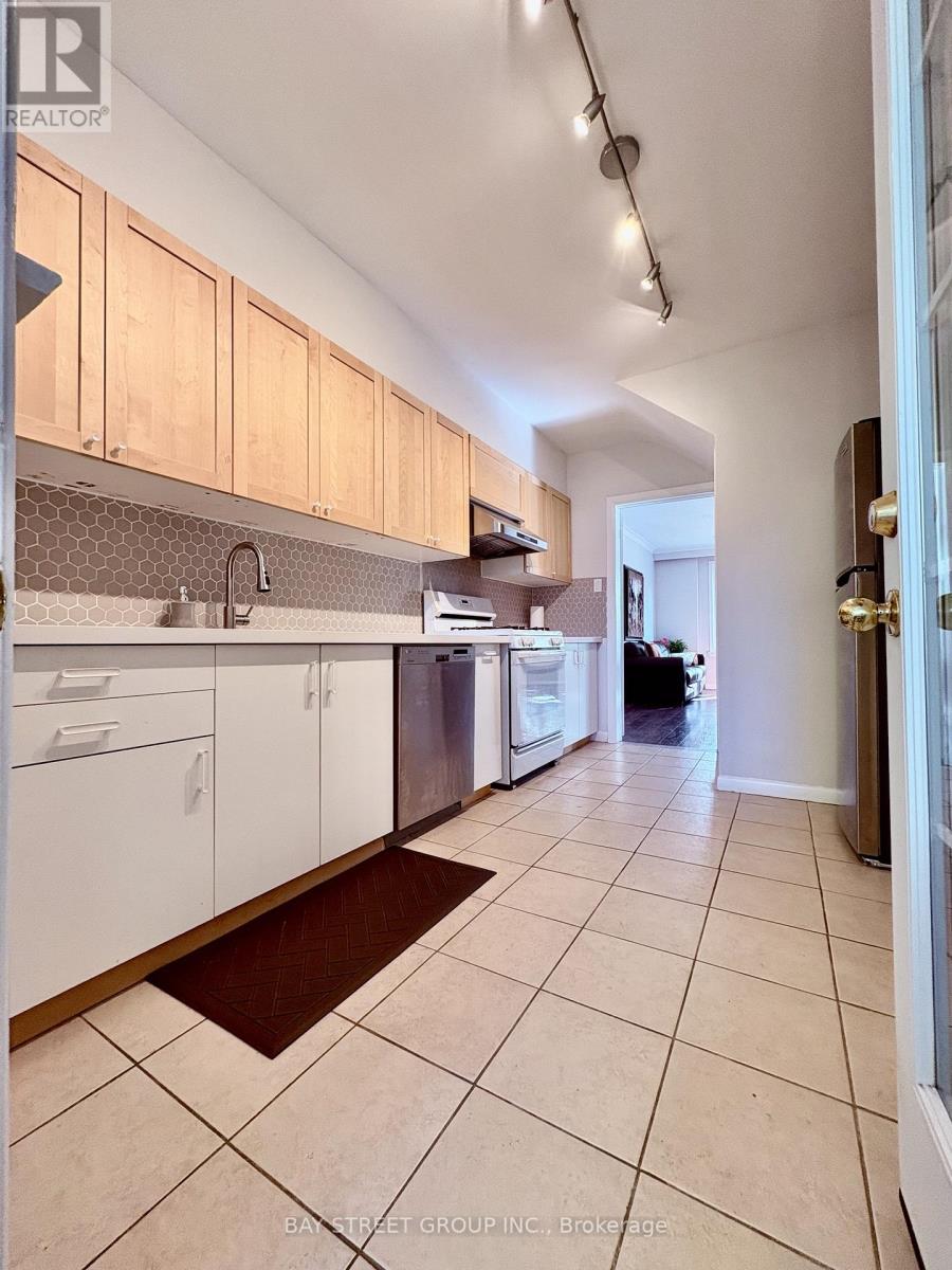 2175 Wiseman Court, Mississauga, Ontario  L5J 1P3 - Photo 11 - W12449872