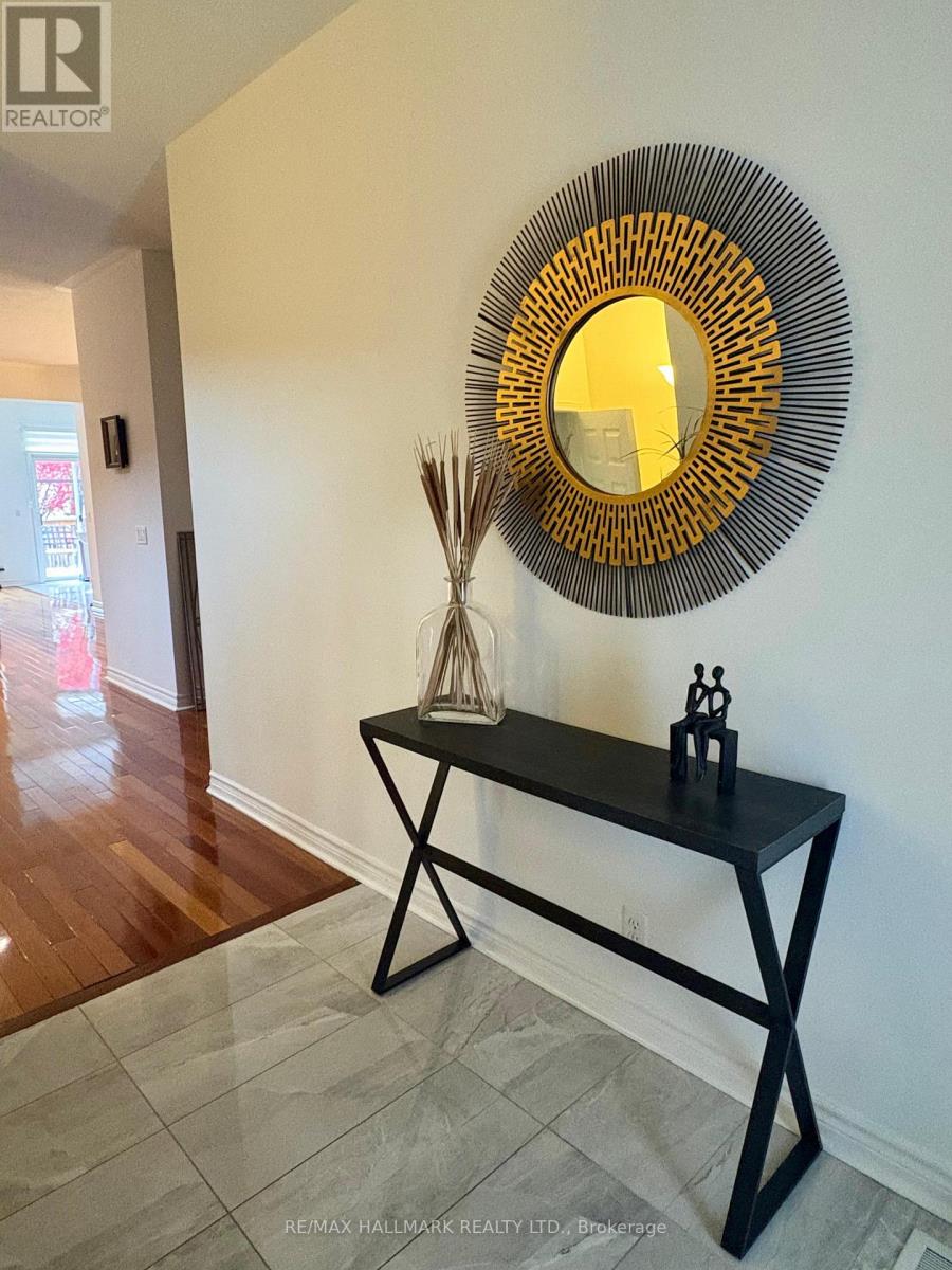 21 Brooks Avenue, Aurora, Ontario  L4G 7W2 - Photo 5 - N12458968