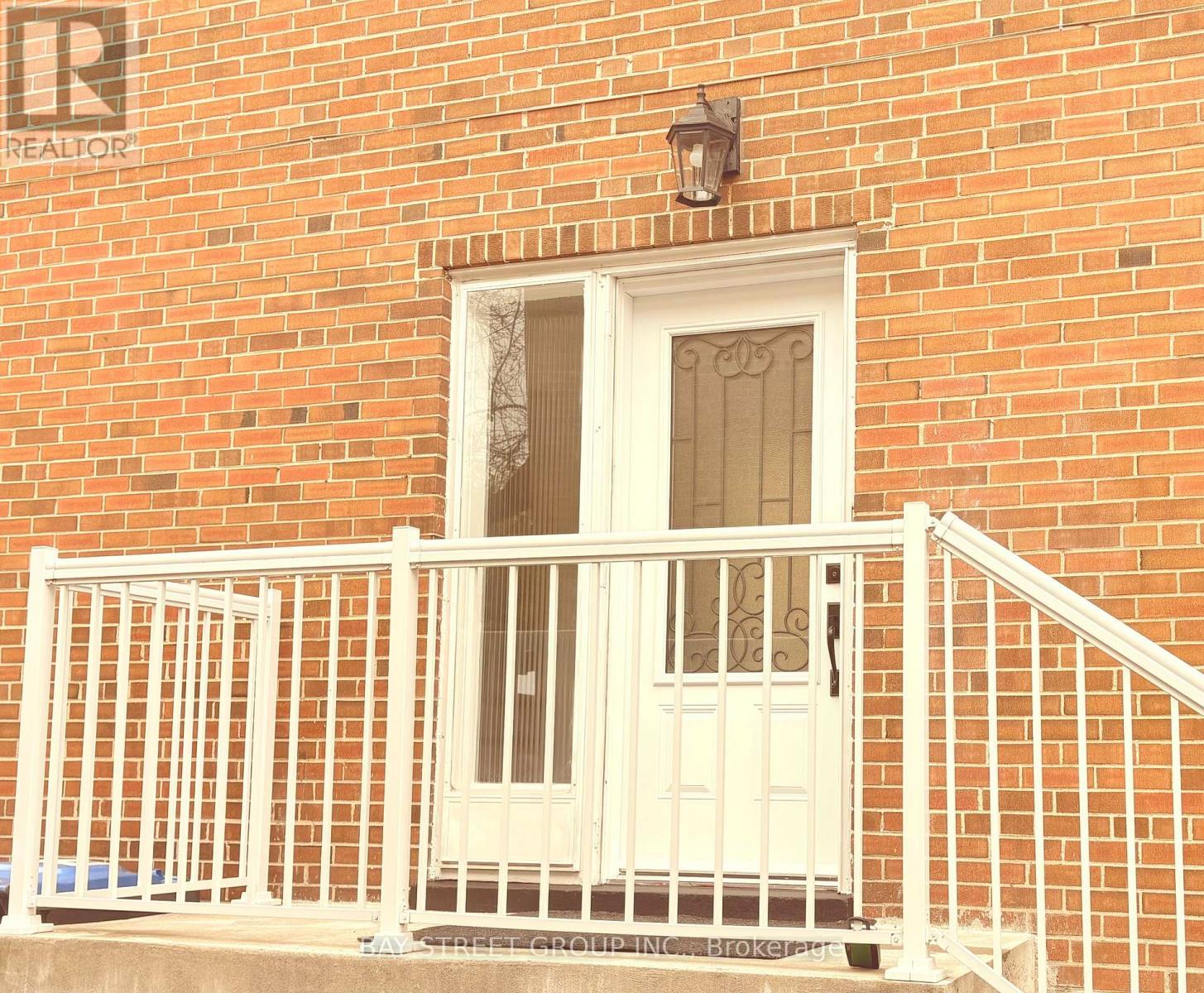 2175 Wiseman Court, Mississauga, Ontario  L5J 1P3 - Photo 4 - W12449872