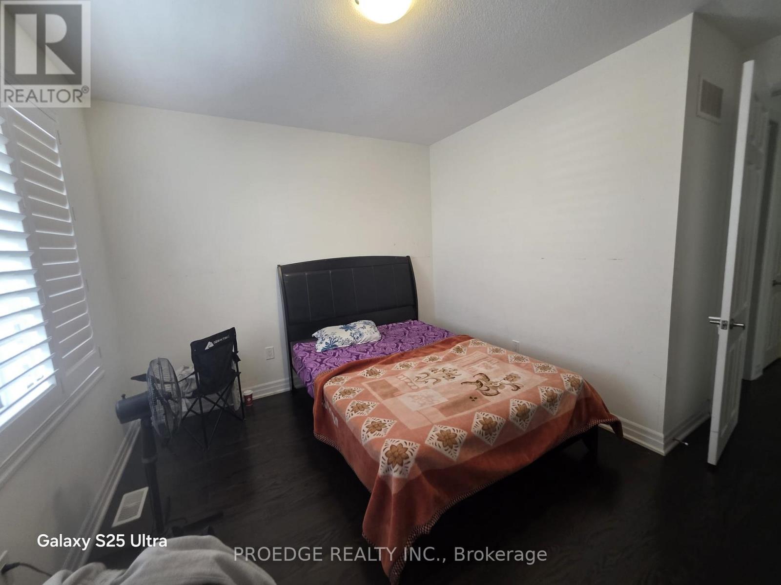 15 Troyer Street N, Brampton, Ontario  L7A 4T4 - Photo 5 - W12501316