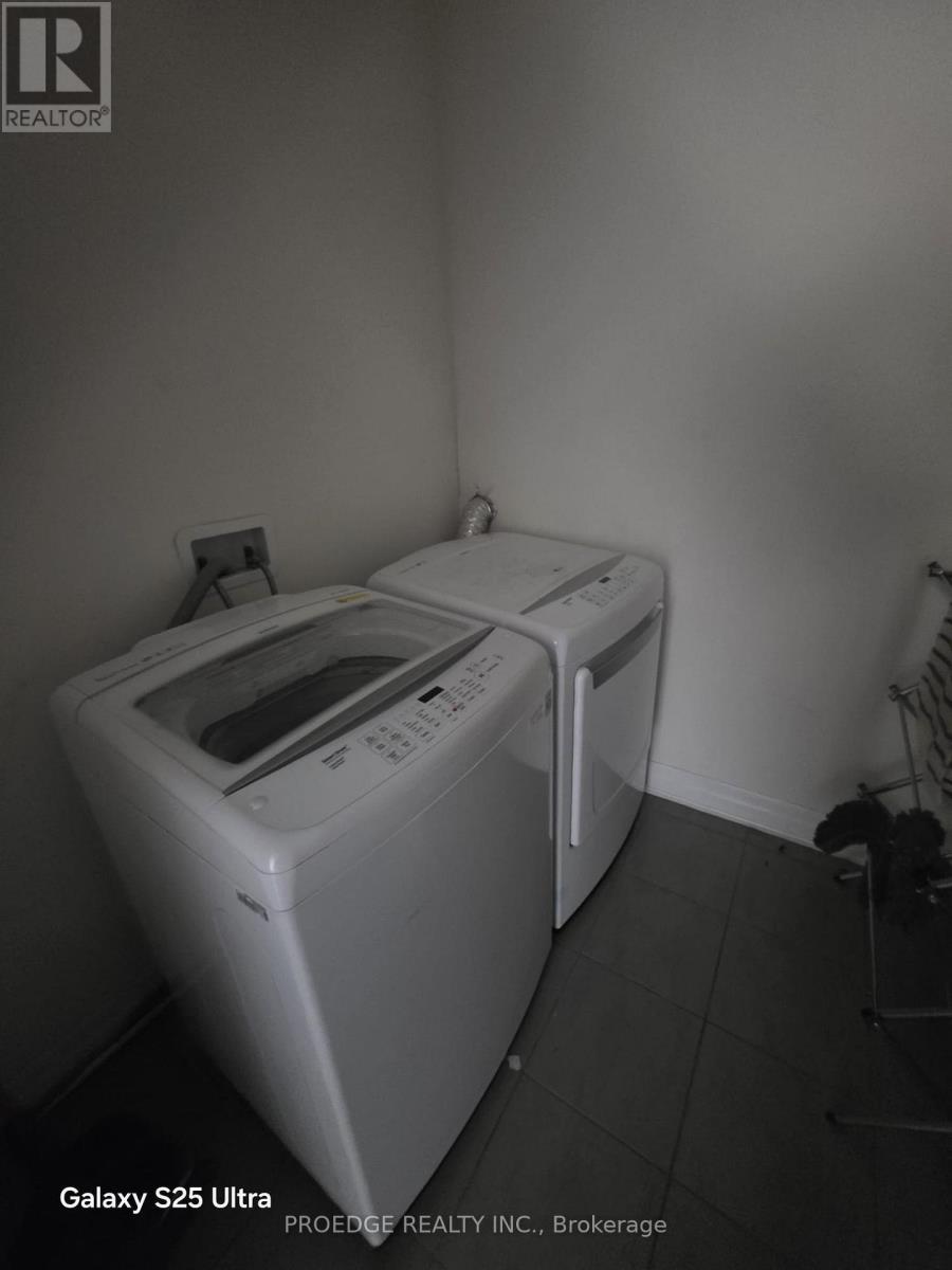 15 Troyer Street N, Brampton, Ontario  L7A 4T4 - Photo 11 - W12501316