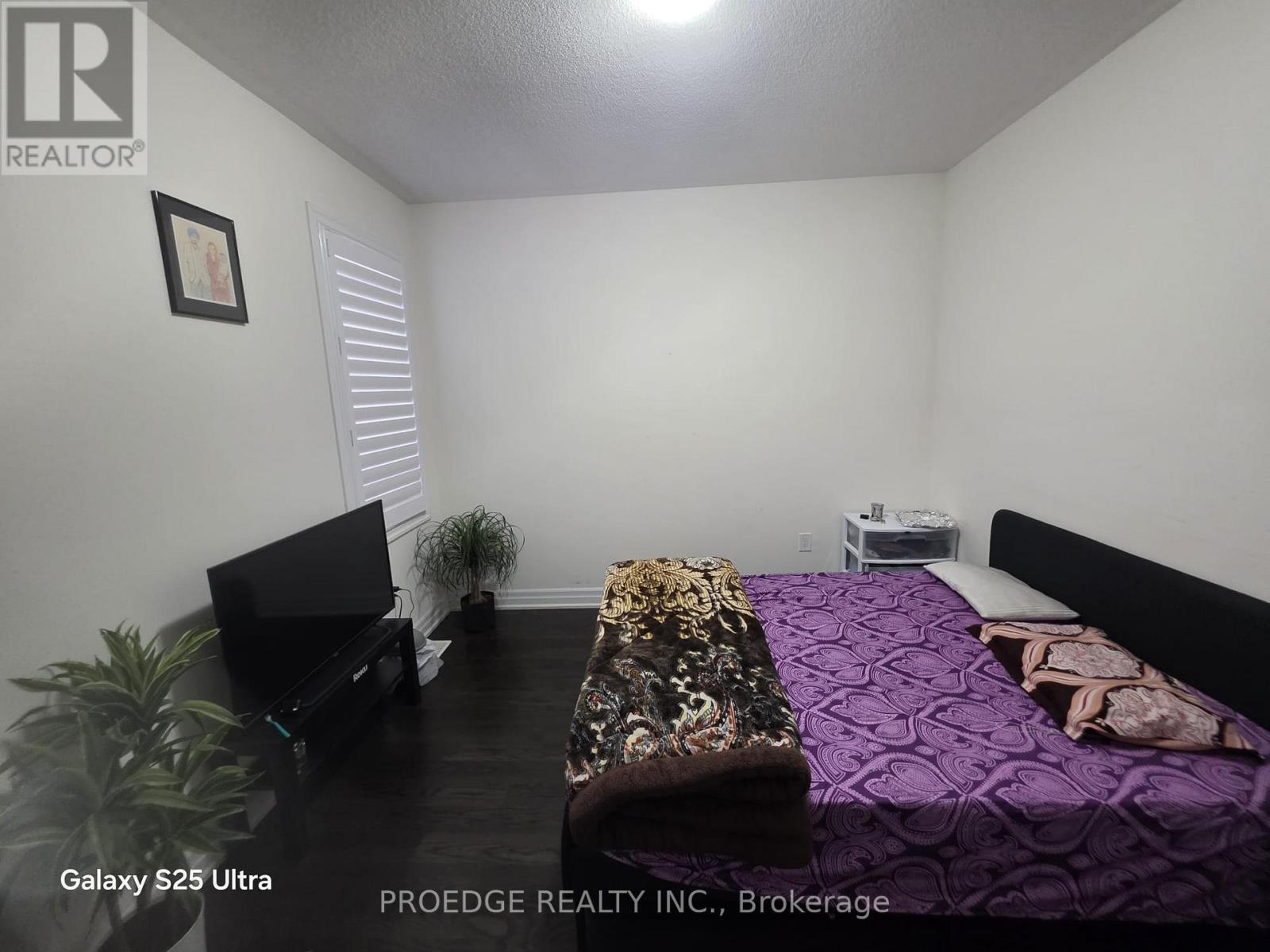 15 Troyer Street N, Brampton, Ontario  L7A 4T4 - Photo 6 - W12501316