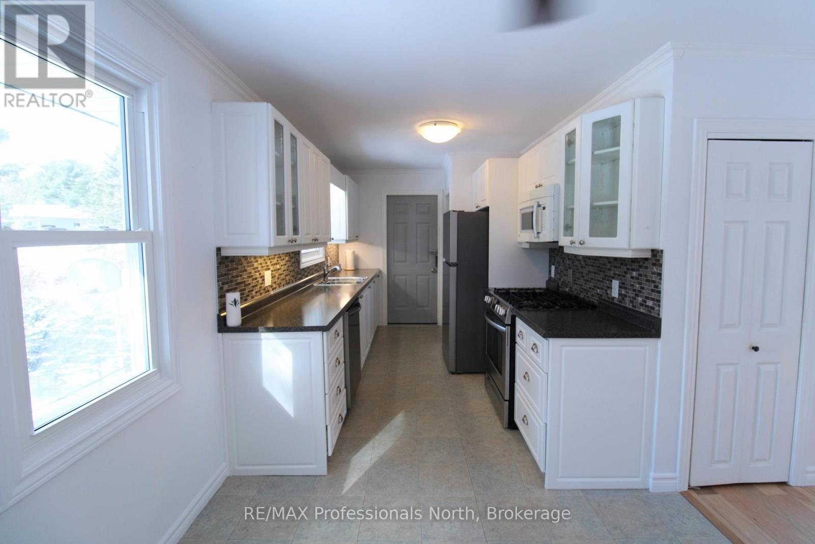 346 Highview Drive, Huntsville, Ontario  P1H 1C1 - Photo 11 - X12534326