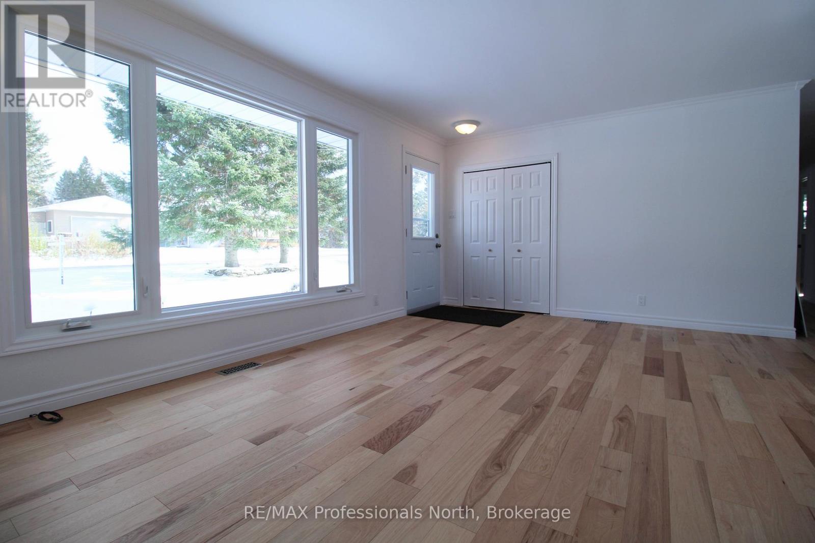 346 Highview Drive, Huntsville, Ontario  P1H 1C1 - Photo 6 - X12534326