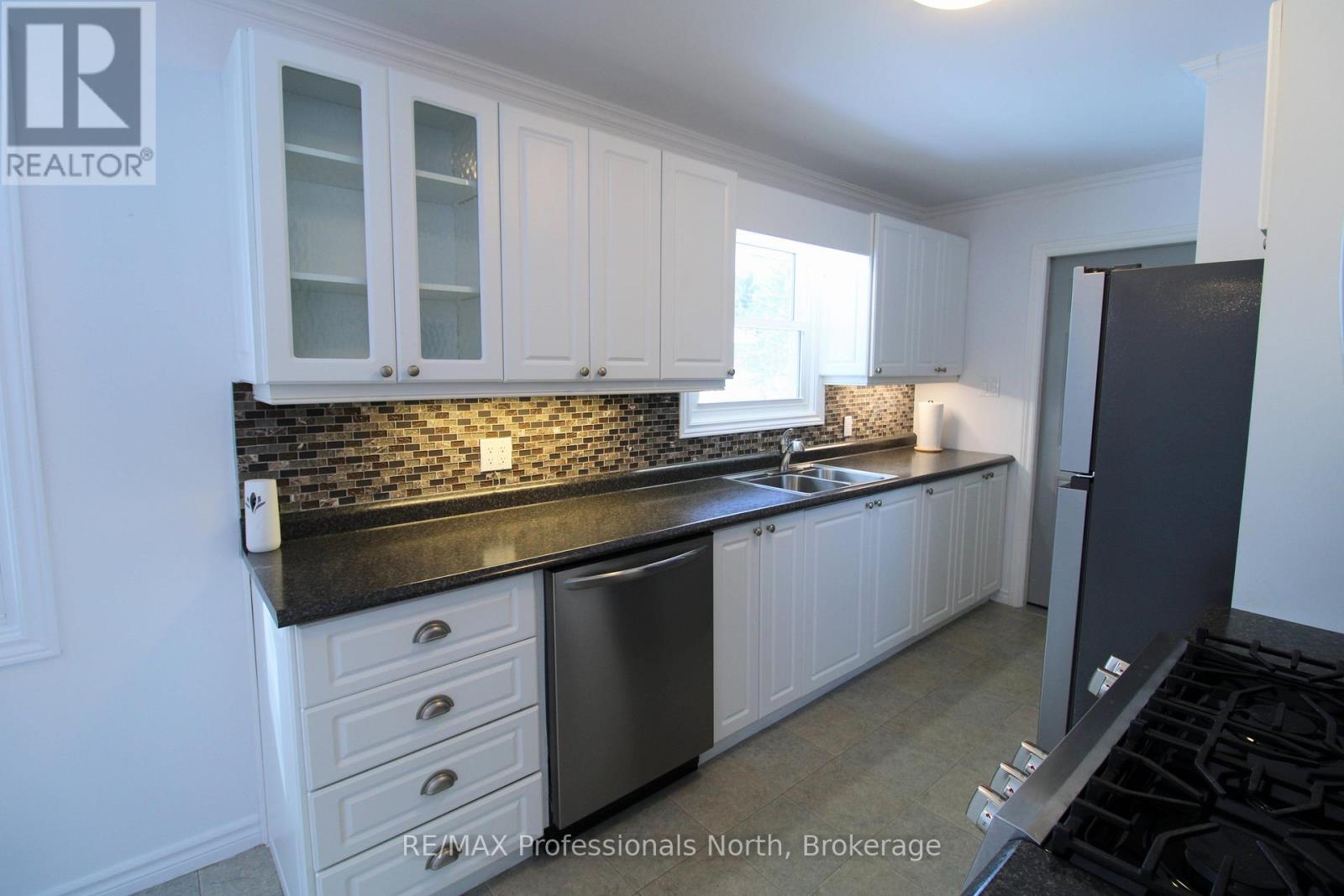 346 Highview Drive, Huntsville, Ontario  P1H 1C1 - Photo 9 - X12534326