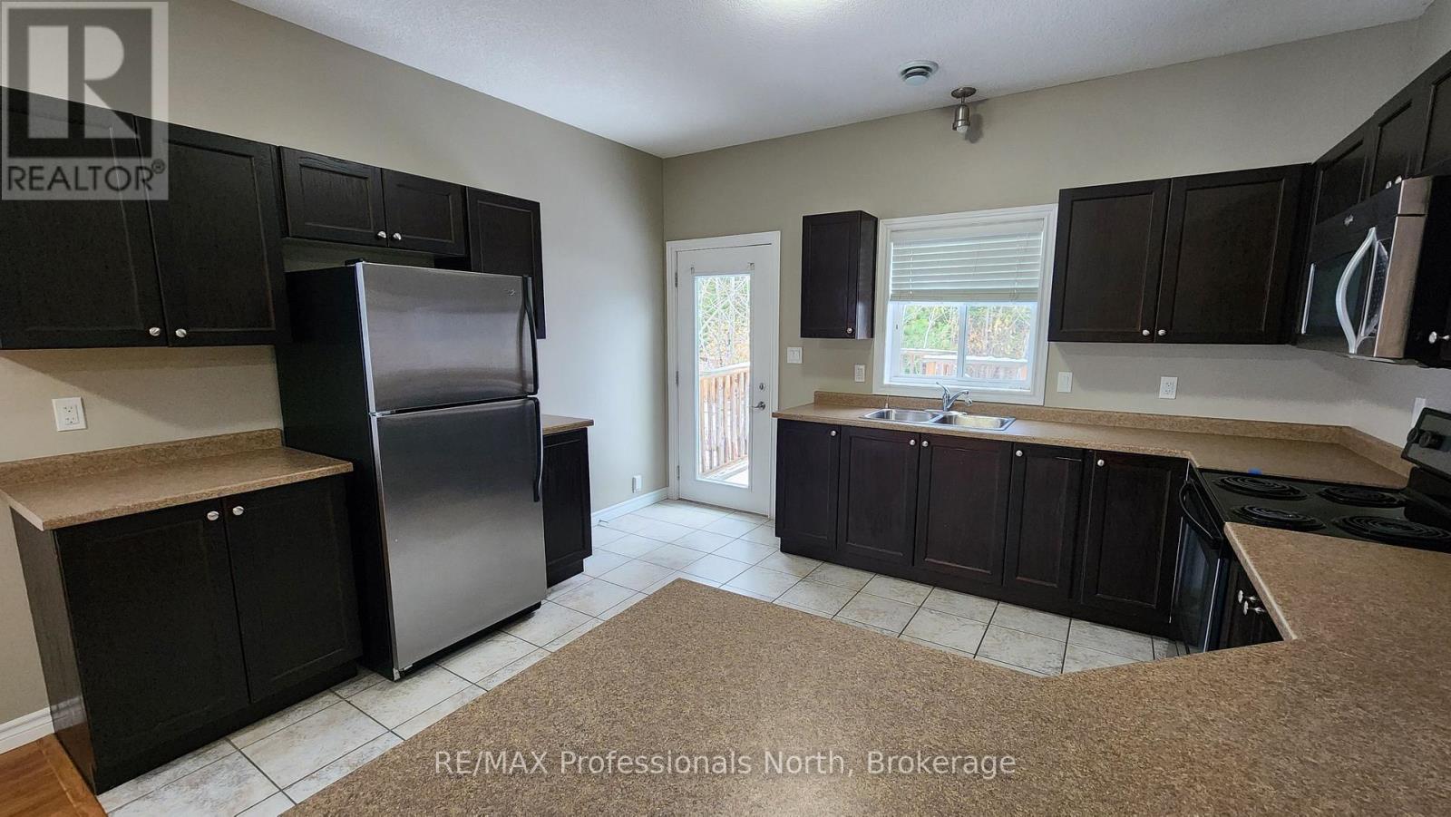 33 Goodwin Drive, Huntsville, Ontario  P1H 2R3 - Photo 28 - X12539064