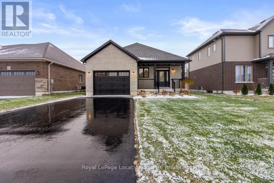 121 Emerson Way, West Grey, Ontario  N0G 1R0 - Photo 2 - X12539136