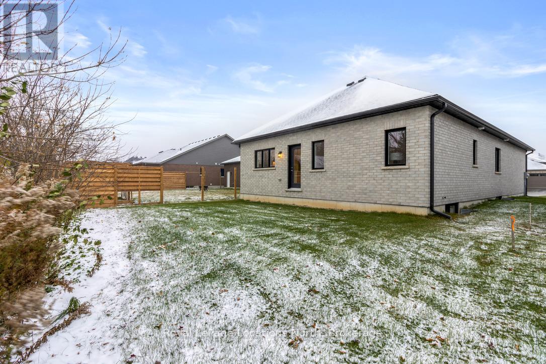 121 Emerson Way, West Grey, Ontario  N0G 1R0 - Photo 43 - X12539136