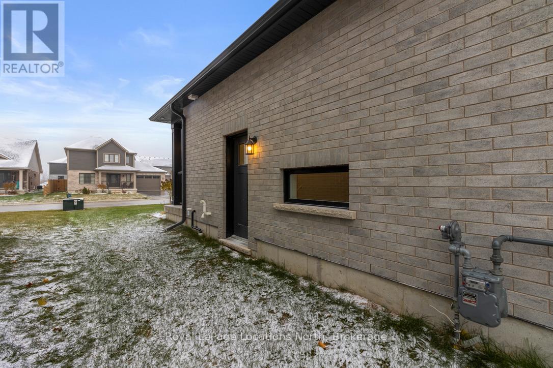 121 Emerson Way, West Grey, Ontario  N0G 1R0 - Photo 9 - X12539136