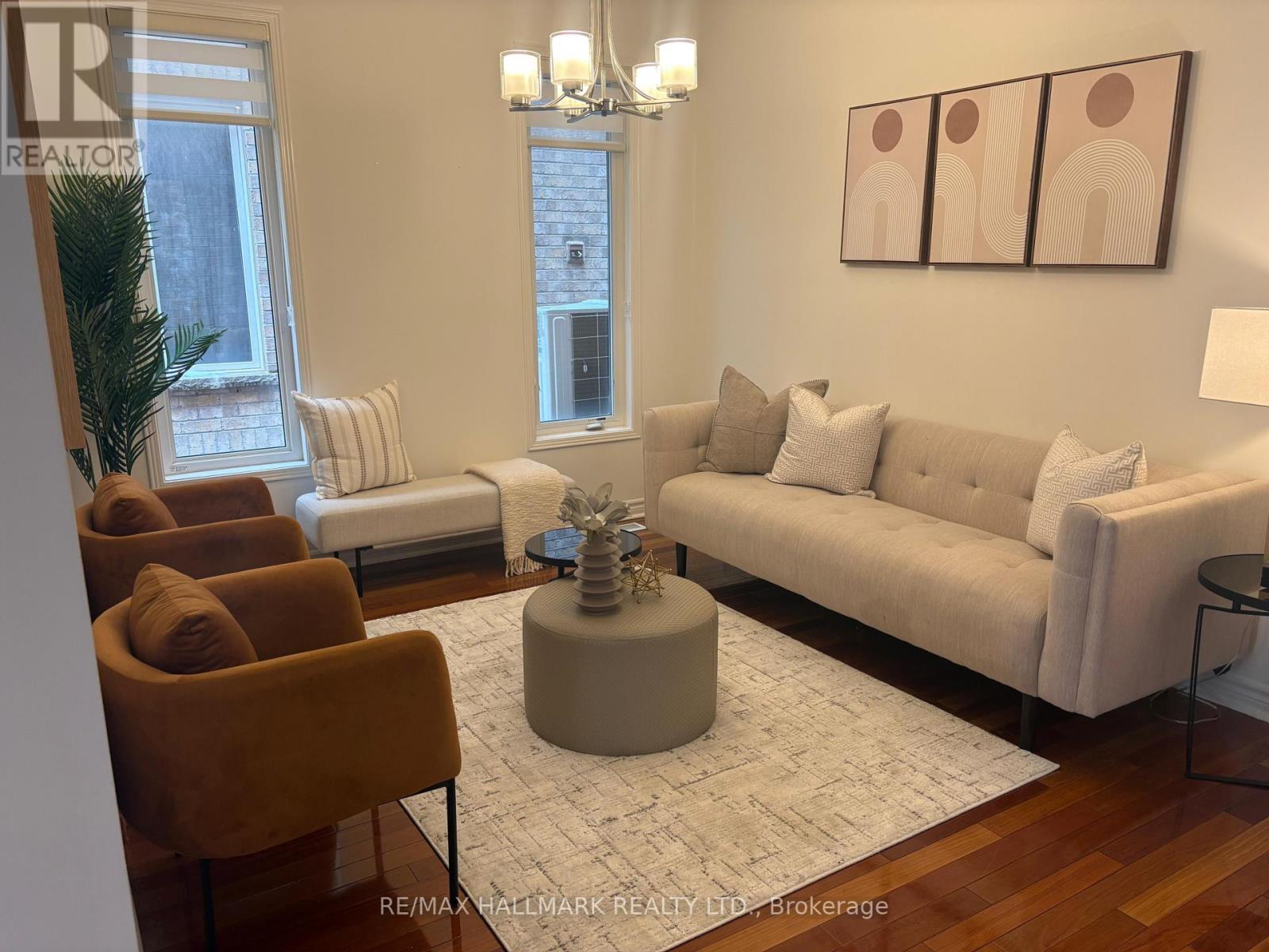 21 Brooks Avenue, Aurora, Ontario  L4G 7W2 - Photo 8 - N12458968