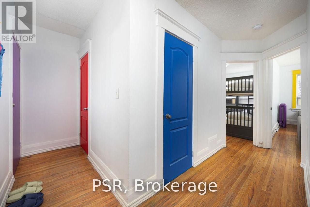 Upper - 1108 St.clair Avenue W, Toronto, Ontario M6E 1A7 - Photo 13 - C12538982