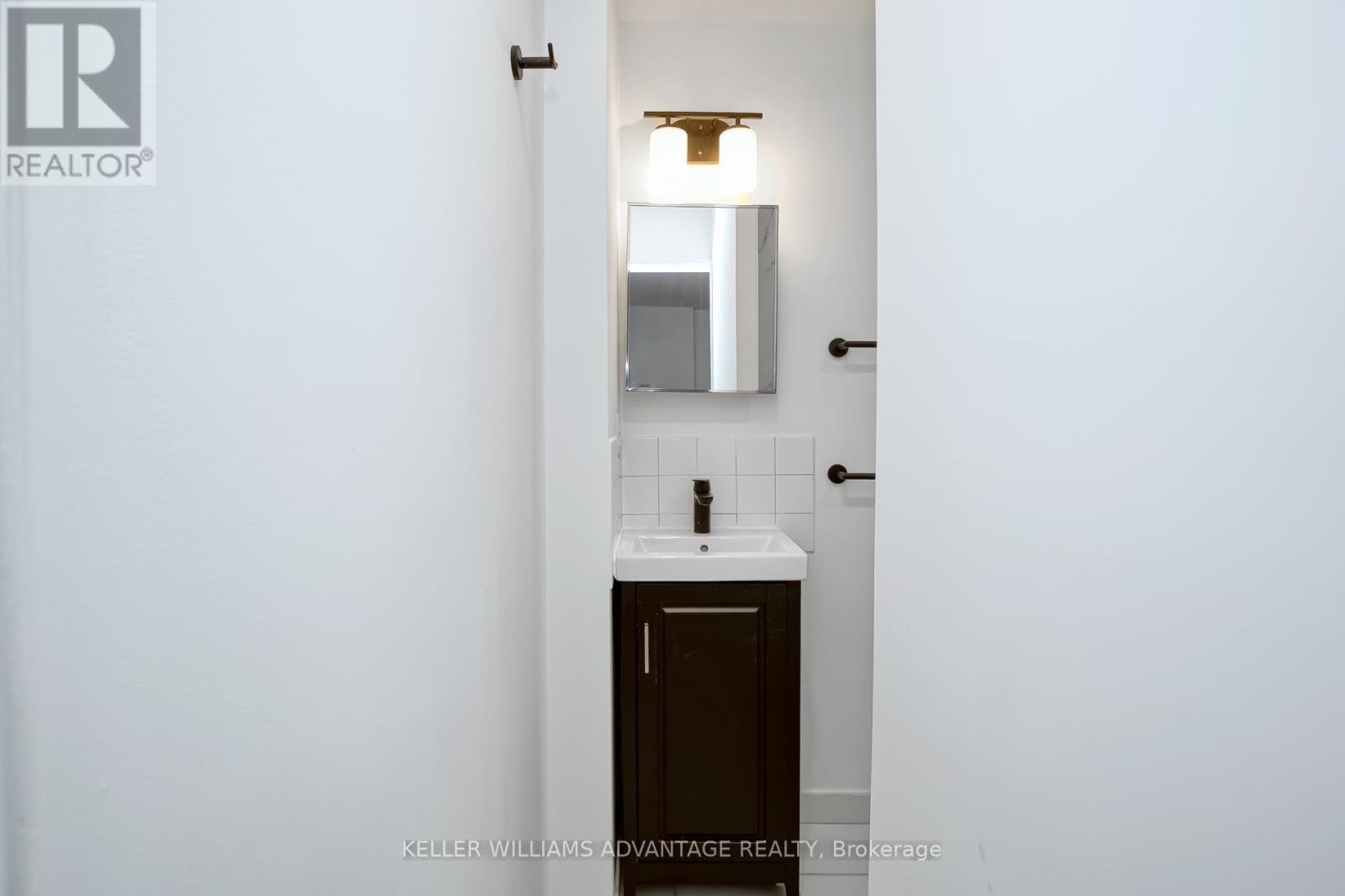 254a Carlton Street, Toronto, Ontario  M5A 2L3 - Photo 17 - C12539102