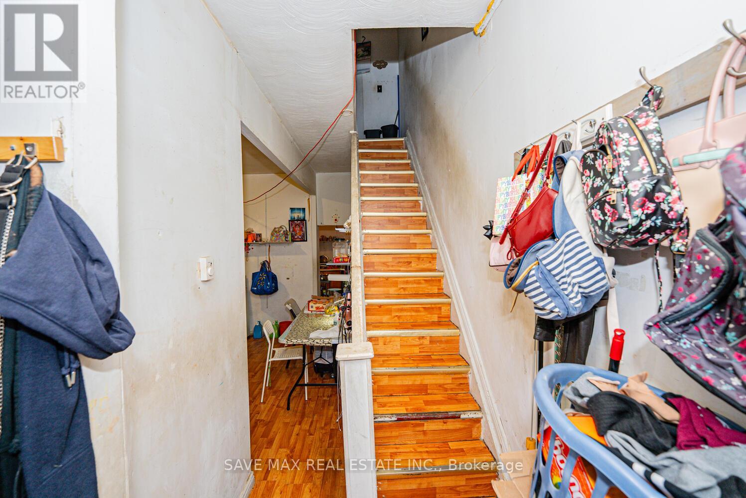 283 Rhodes Avenue E, Toronto, Ontario  M4L 3A4 - Photo 12 - E12539130