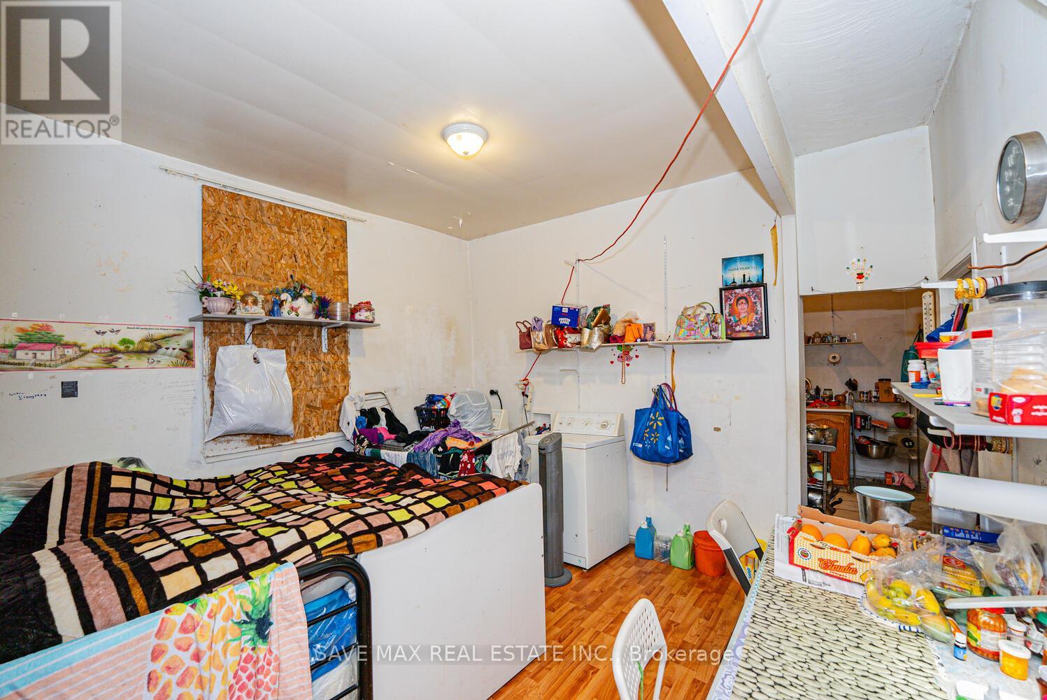 283 Rhodes Avenue E, Toronto, Ontario  M4L 3A4 - Photo 14 - E12539130