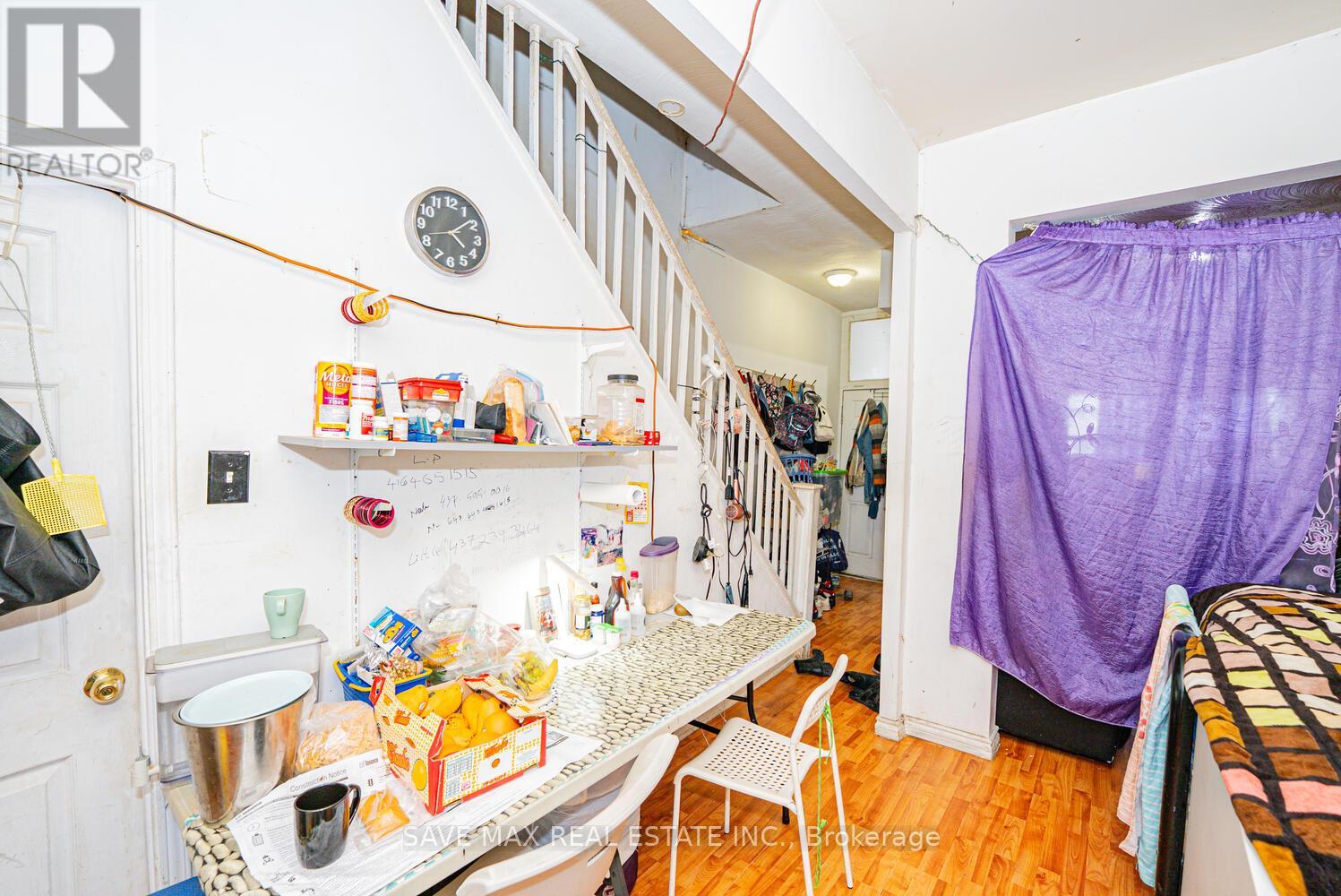 283 Rhodes Avenue E, Toronto, Ontario  M4L 3A4 - Photo 15 - E12539130