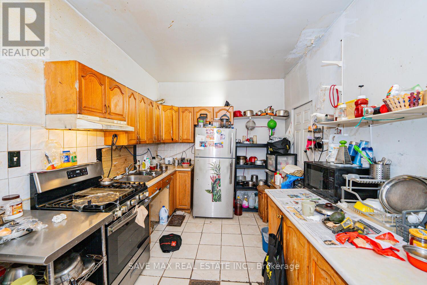 283 Rhodes Avenue E, Toronto, Ontario  M4L 3A4 - Photo 18 - E12539130