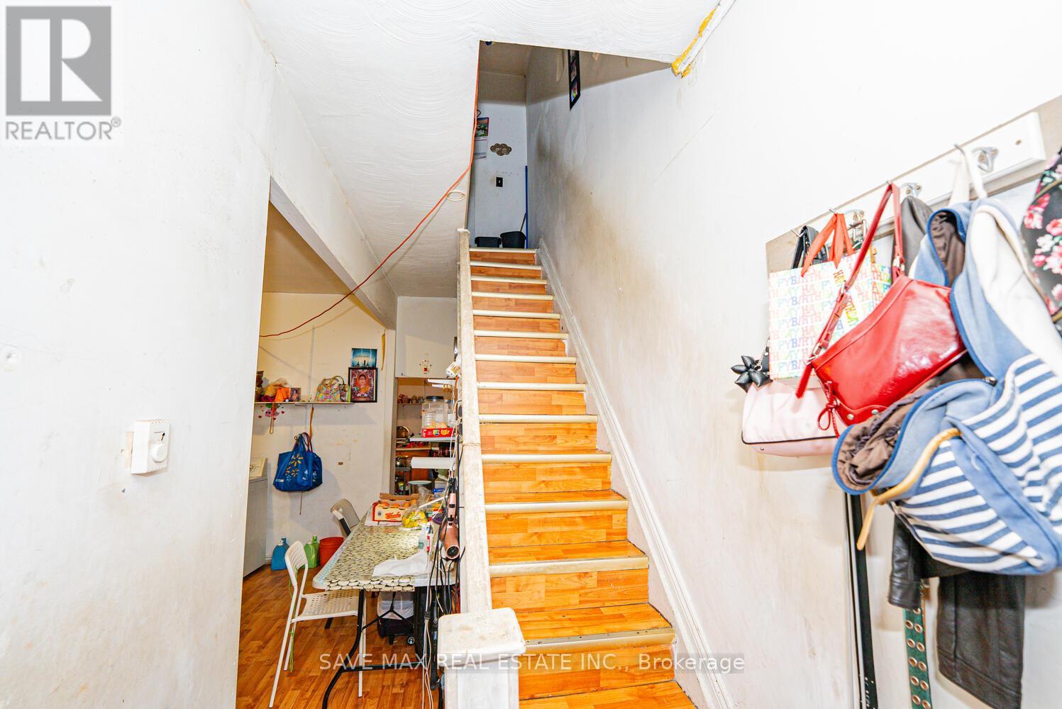 283 Rhodes Avenue E, Toronto, Ontario  M4L 3A4 - Photo 19 - E12539130