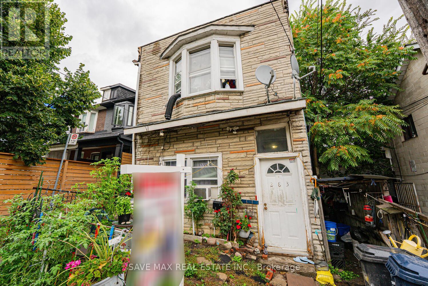 283 Rhodes Avenue E, Toronto, Ontario  M4L 3A4 - Photo 2 - E12539130