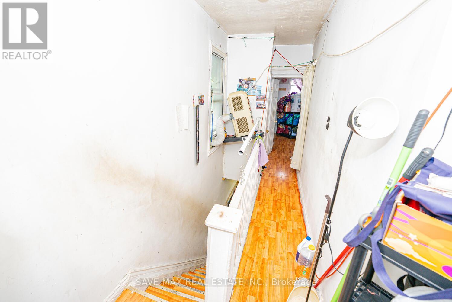 283 Rhodes Avenue E, Toronto, Ontario  M4L 3A4 - Photo 20 - E12539130