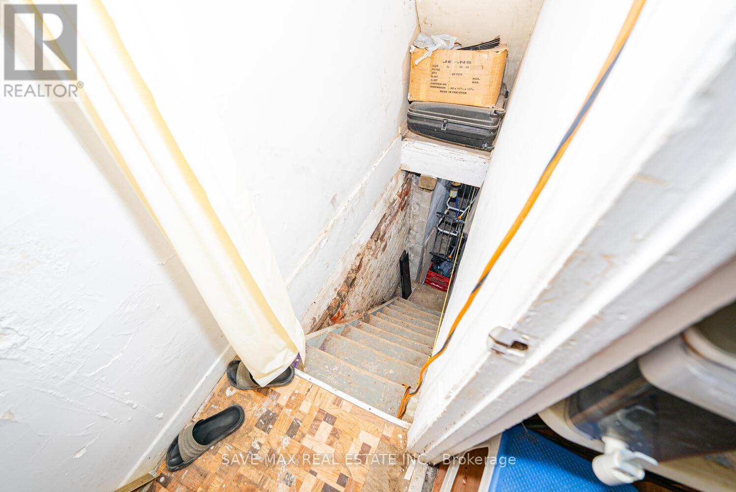 283 Rhodes Avenue E, Toronto, Ontario  M4L 3A4 - Photo 29 - E12539130