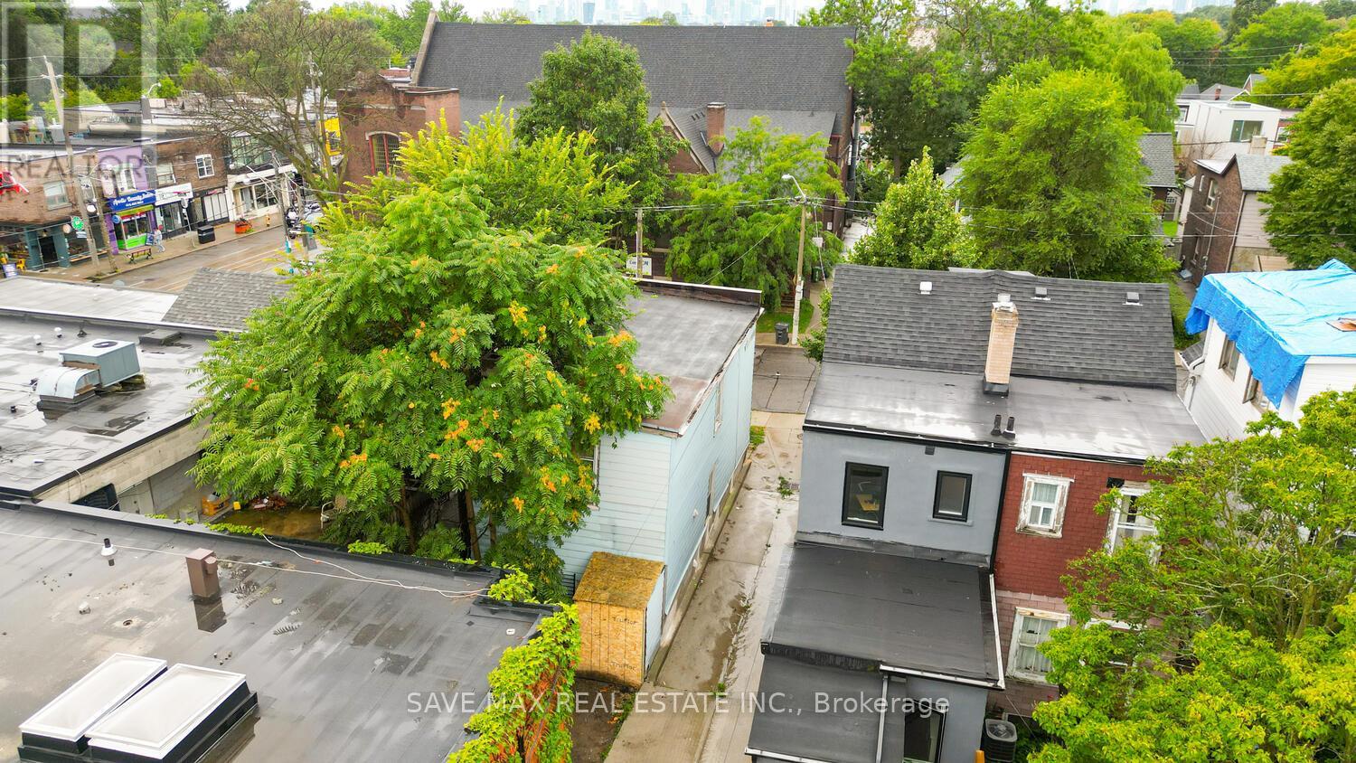283 Rhodes Avenue E, Toronto, Ontario  M4L 3A4 - Photo 3 - E12539130