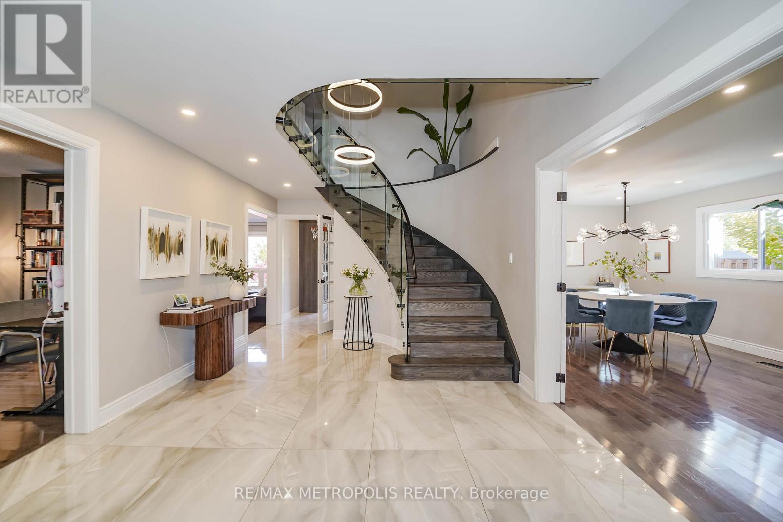 4392 Grassland Crescent, Mississauga, Ontario  L5V 1E2 - Photo 11 - W12536824