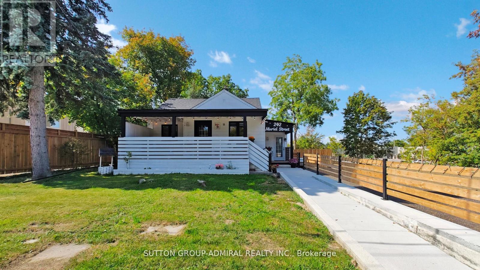 242 MURIEL STREET, Newmarket, Ontario