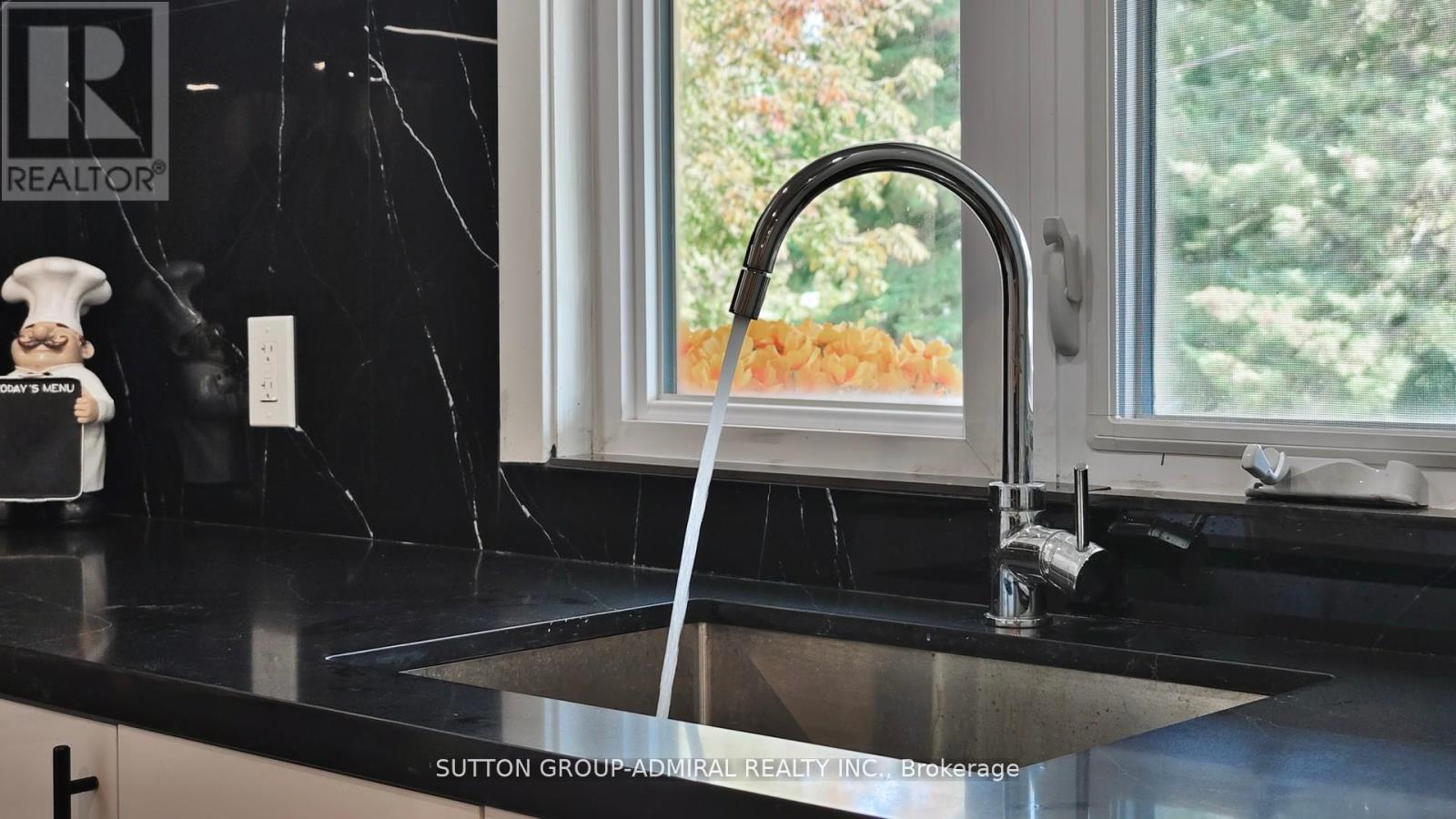 242 Muriel Street, Newmarket, Ontario  L3Y 3N3 - Photo 14 - N12539068