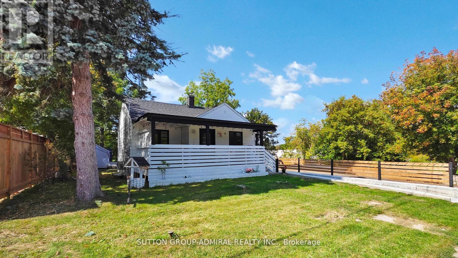 242 Muriel Street, Newmarket, Ontario  L3Y 3N3 - Photo 3 - N12539068