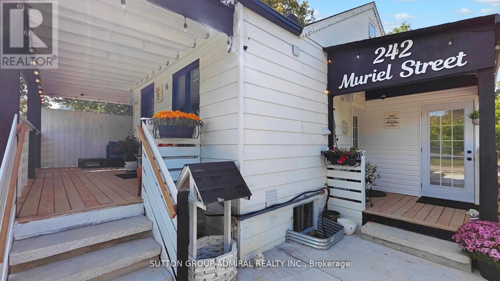 242 Muriel Street, Newmarket, Ontario  L3Y 3N3 - Photo 4 - N12539068