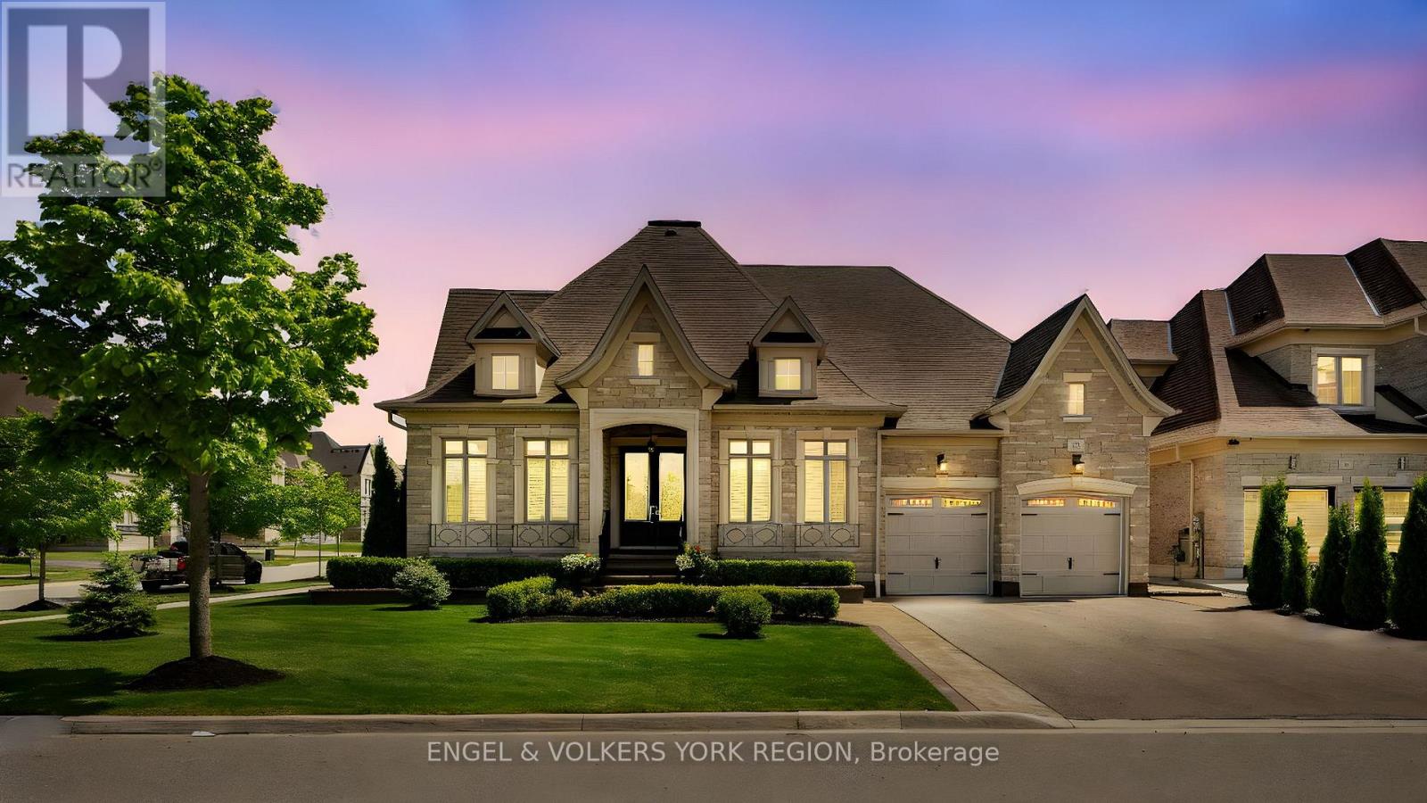 43 James Stokes Court, King, Ontario  L7B 0M8 - Photo 2 - N12539078