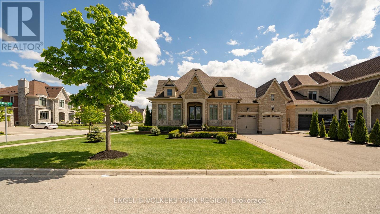 43 James Stokes Court, King, Ontario  L7B 0M8 - Photo 3 - N12539078