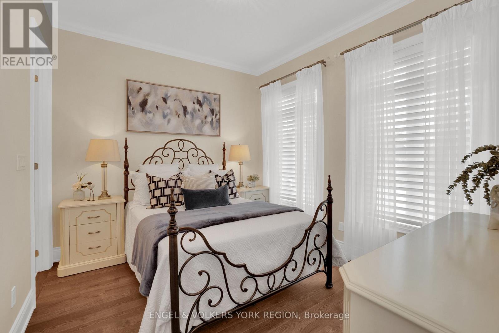 43 James Stokes Court, King, Ontario  L7B 0M8 - Photo 6 - N12539078