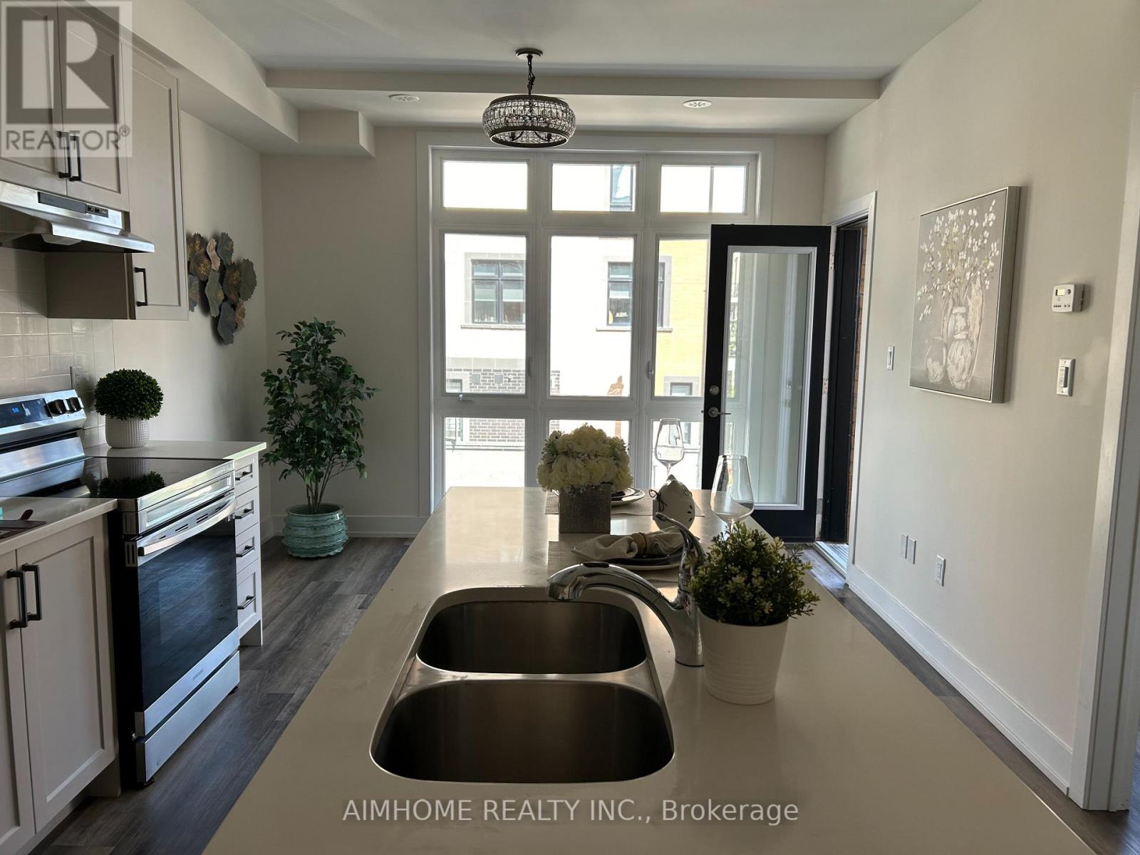 2 - 7 Phelps Lane, Richmond Hill, Ontario  L4E 1J4 - Photo 3 - N12539086