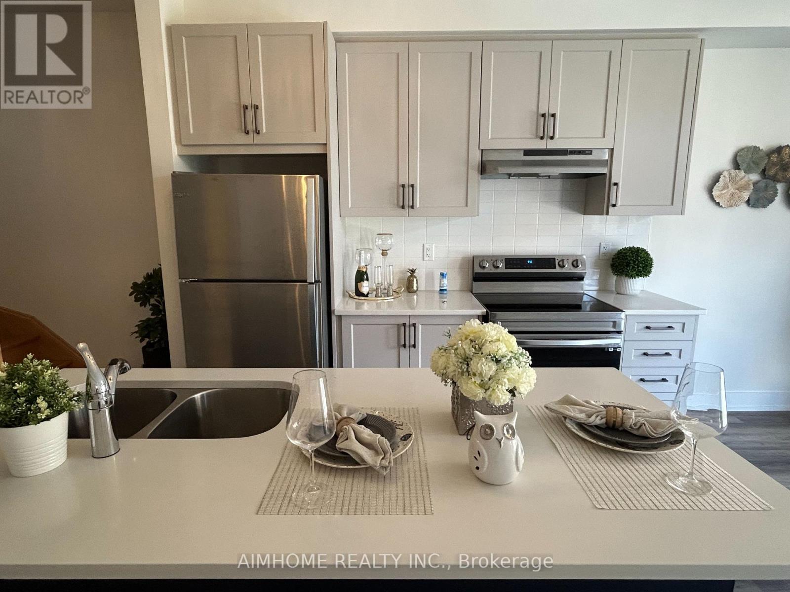 2 - 7 Phelps Lane, Richmond Hill, Ontario  L4E 1J4 - Photo 5 - N12539086