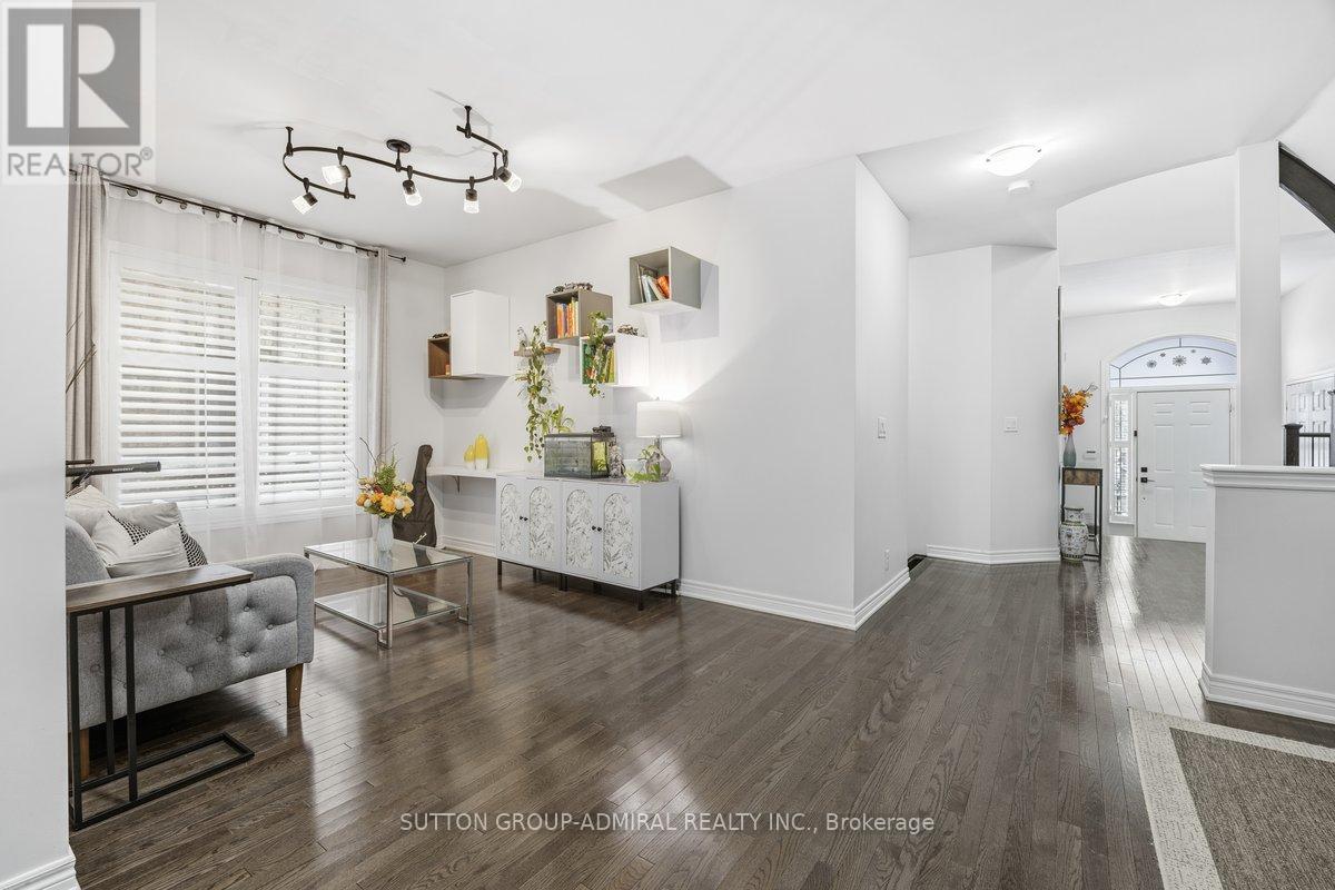 10 Usherwood Street, Aurora, Ontario  L4G 7W6 - Photo 15 - N12539132