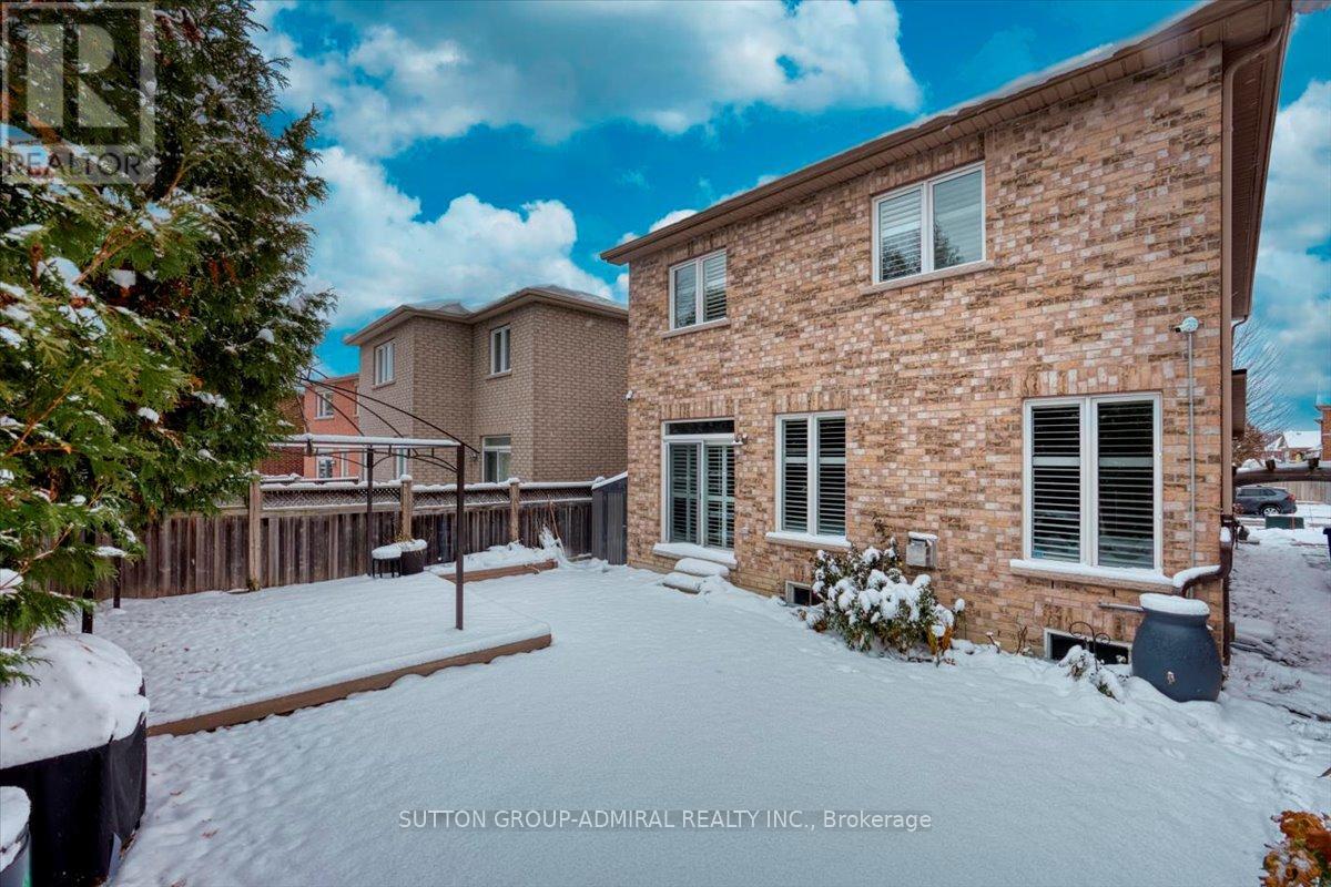 10 Usherwood Street, Aurora, Ontario  L4G 7W6 - Photo 45 - N12539132