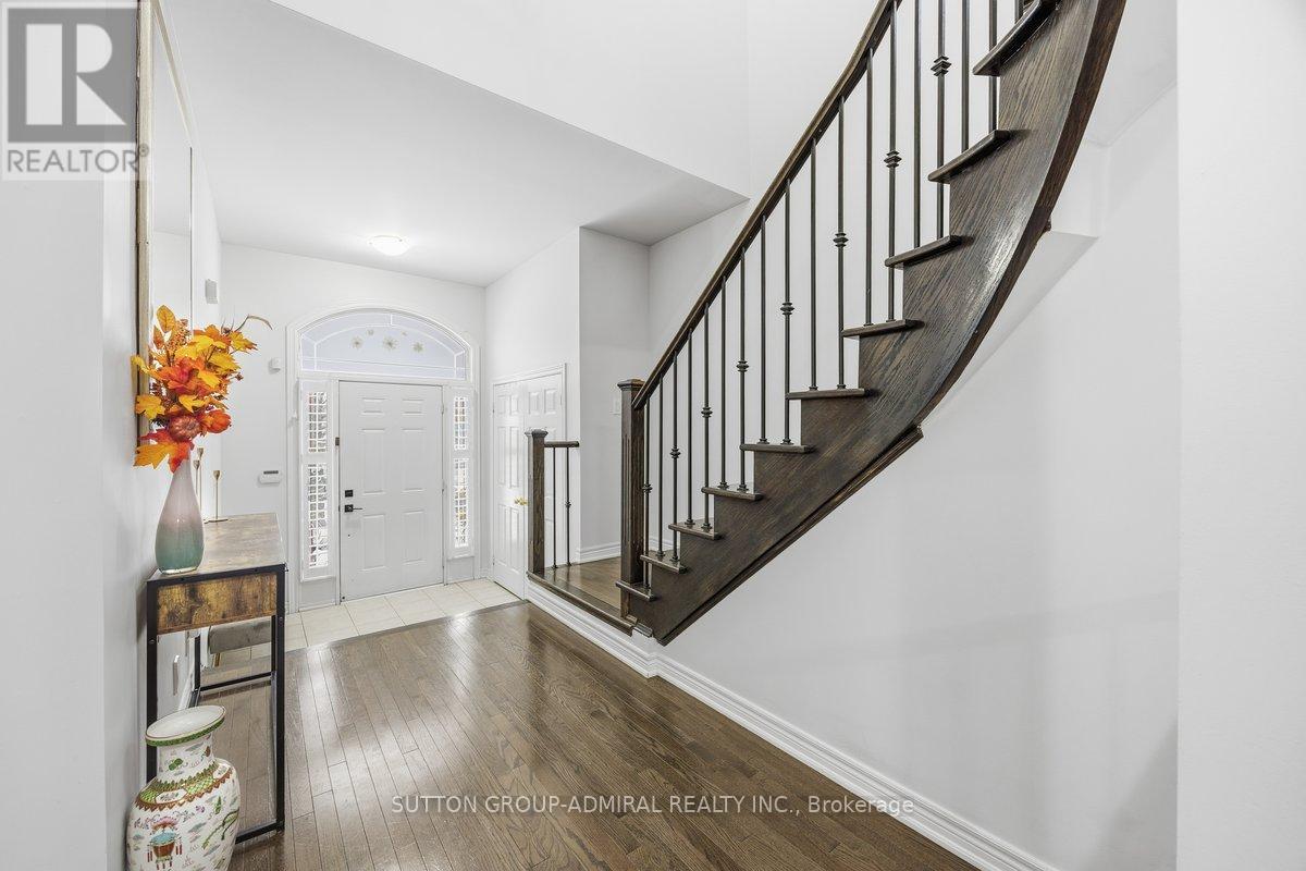 10 Usherwood Street, Aurora, Ontario  L4G 7W6 - Photo 5 - N12539132