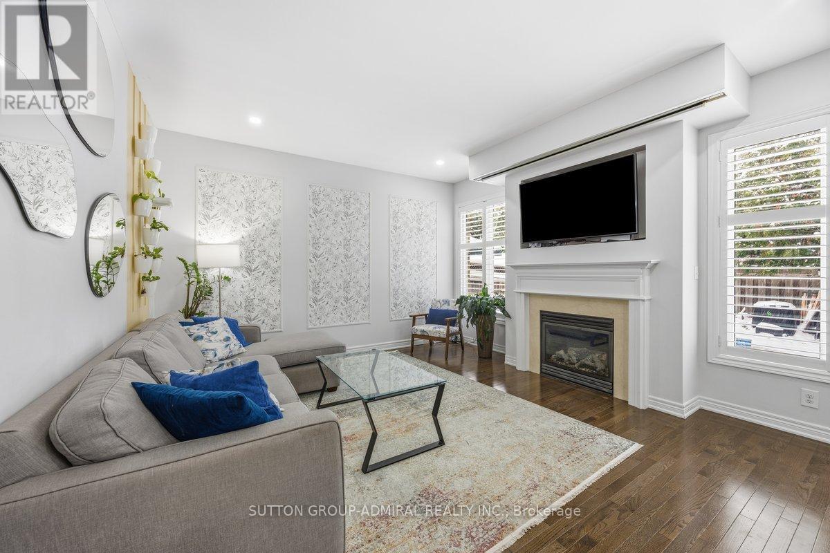 10 Usherwood Street, Aurora, Ontario  L4G 7W6 - Photo 6 - N12539132