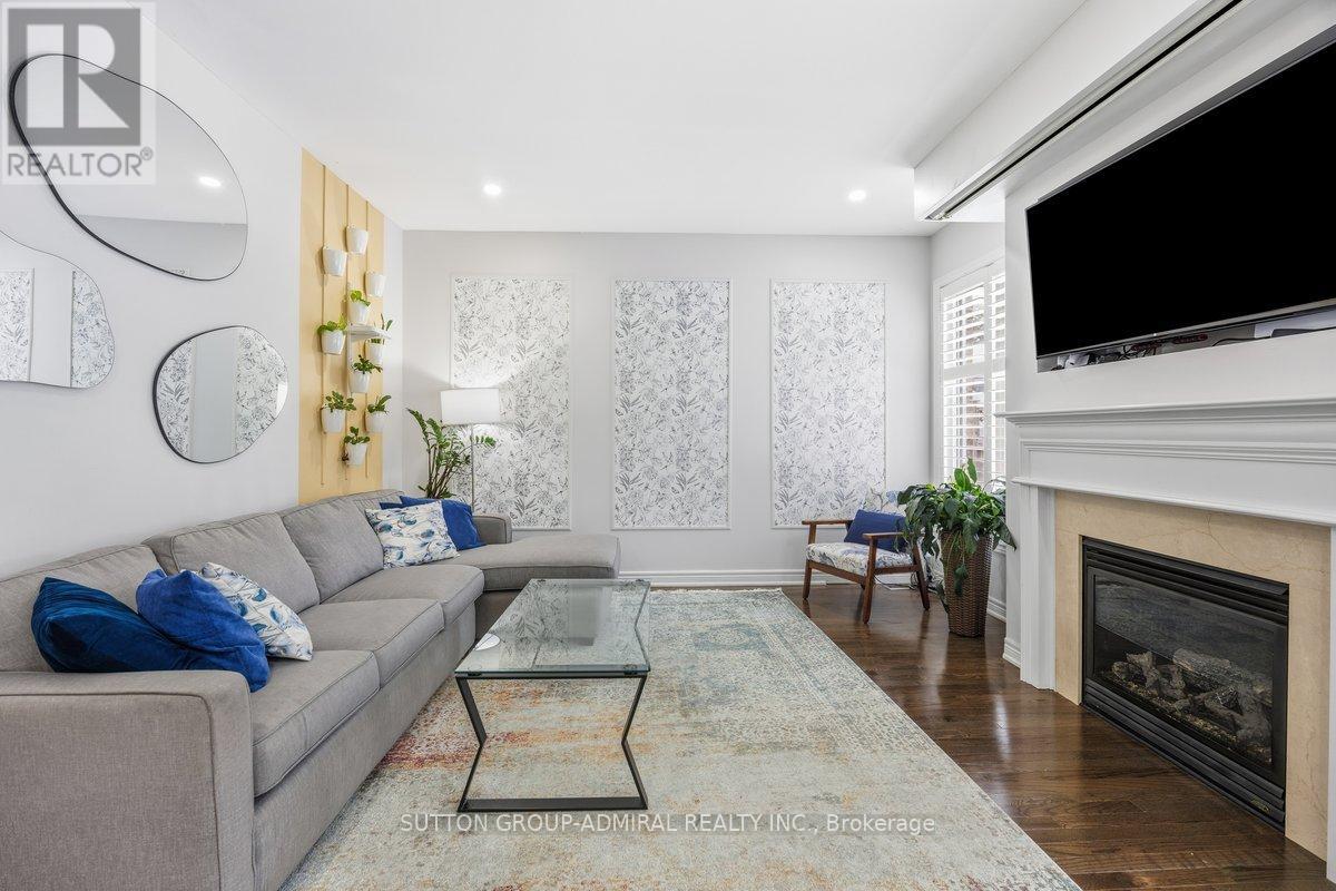 10 Usherwood Street, Aurora, Ontario  L4G 7W6 - Photo 8 - N12539132