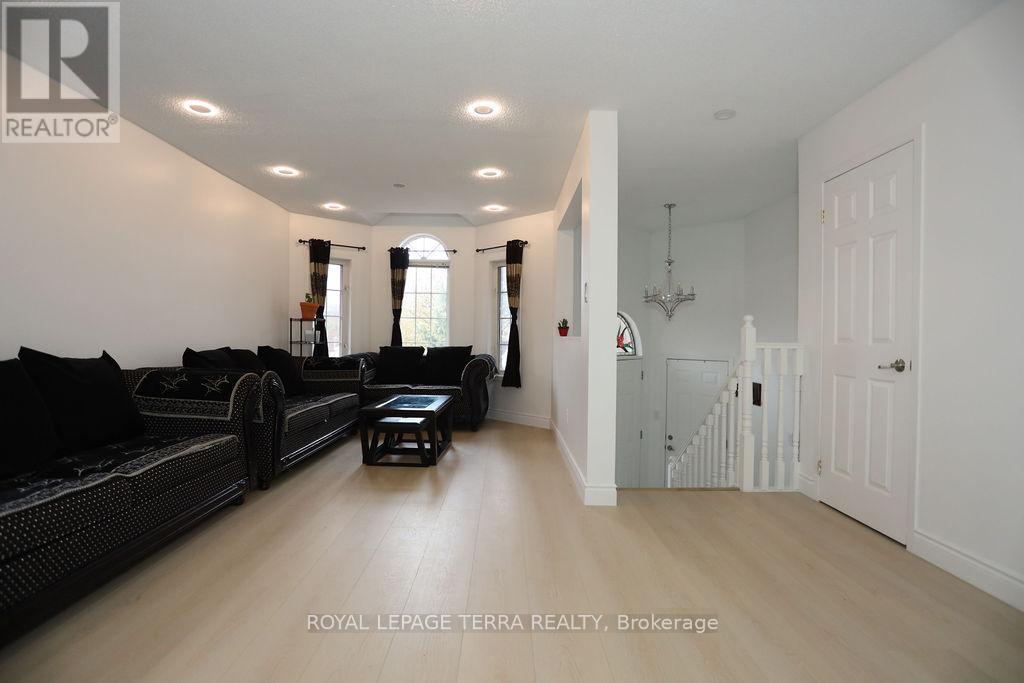 45 Peregrine Road, Barrie (Little Lake), Ontario  L4M 6R1 - Photo 8 - S12539084