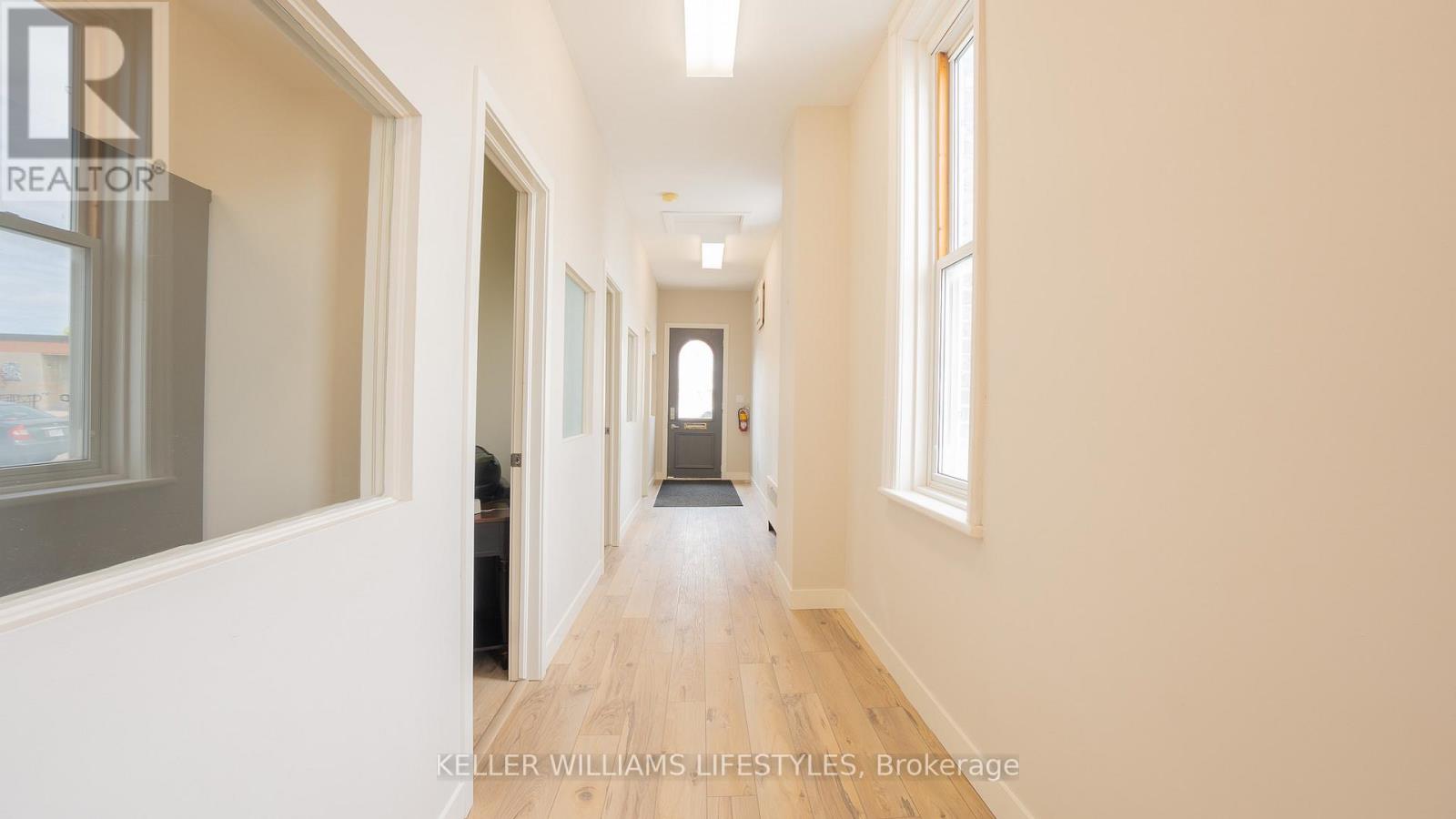 47 Frank Street, Strathroy-Caradoc, Ontario  N7G 2R3 - Photo 2 - X12539146