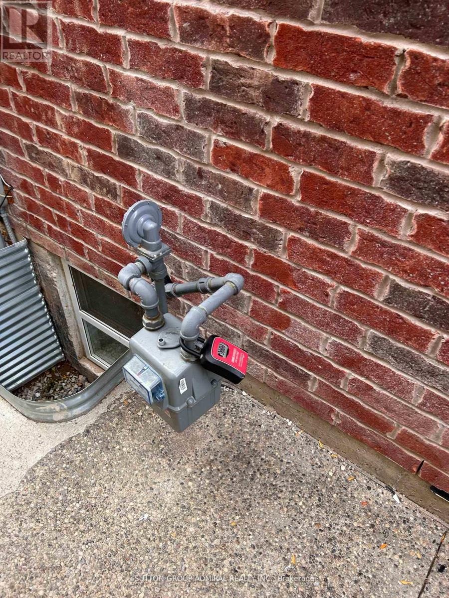 Basement - 39 Bassett Crescent, Brampton, Ontario  L6X 0E4 - Photo 20 - W12538936