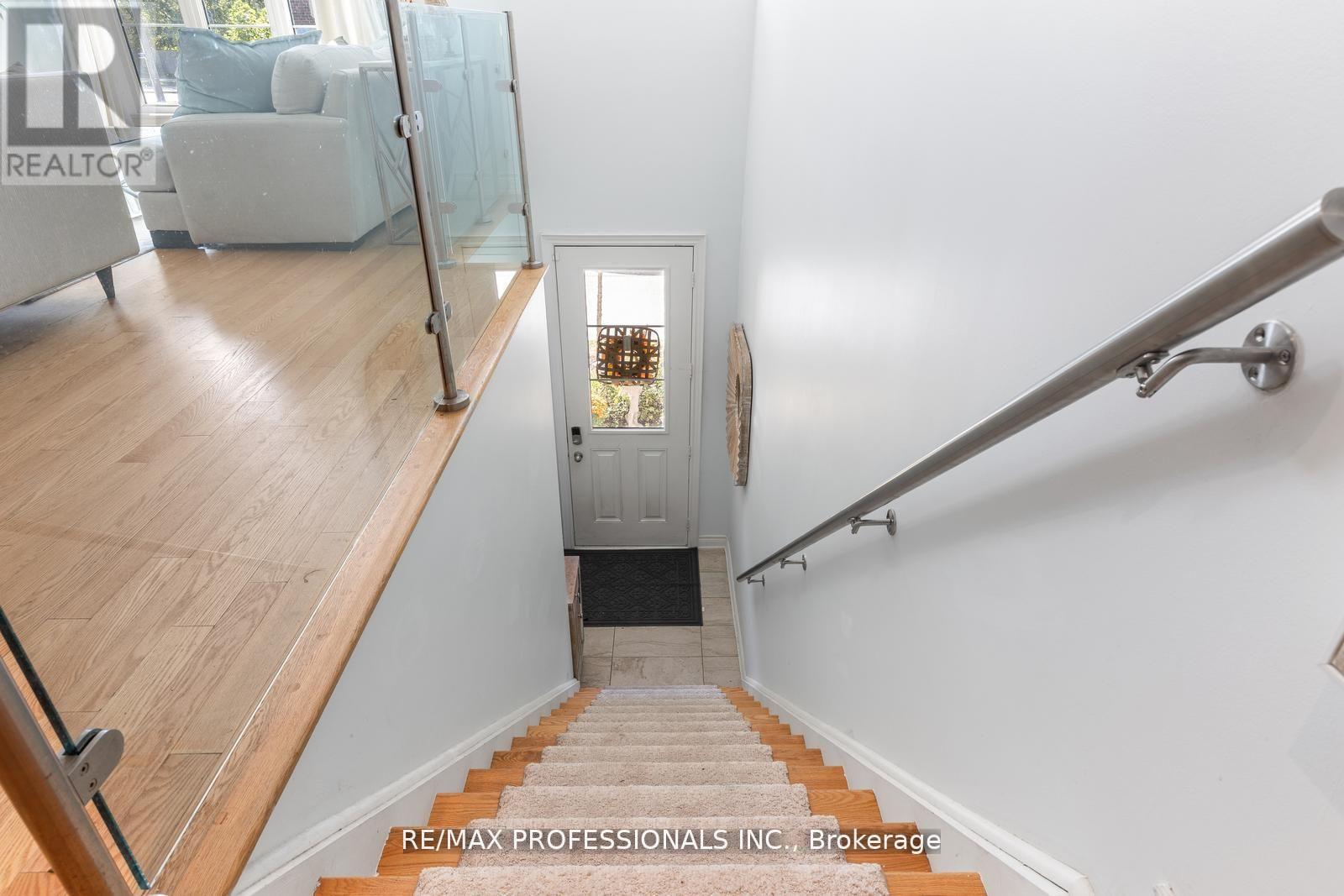 16 Dryden Way, Toronto, Ontario  M9R 0B2 - Photo 3 - W12538962